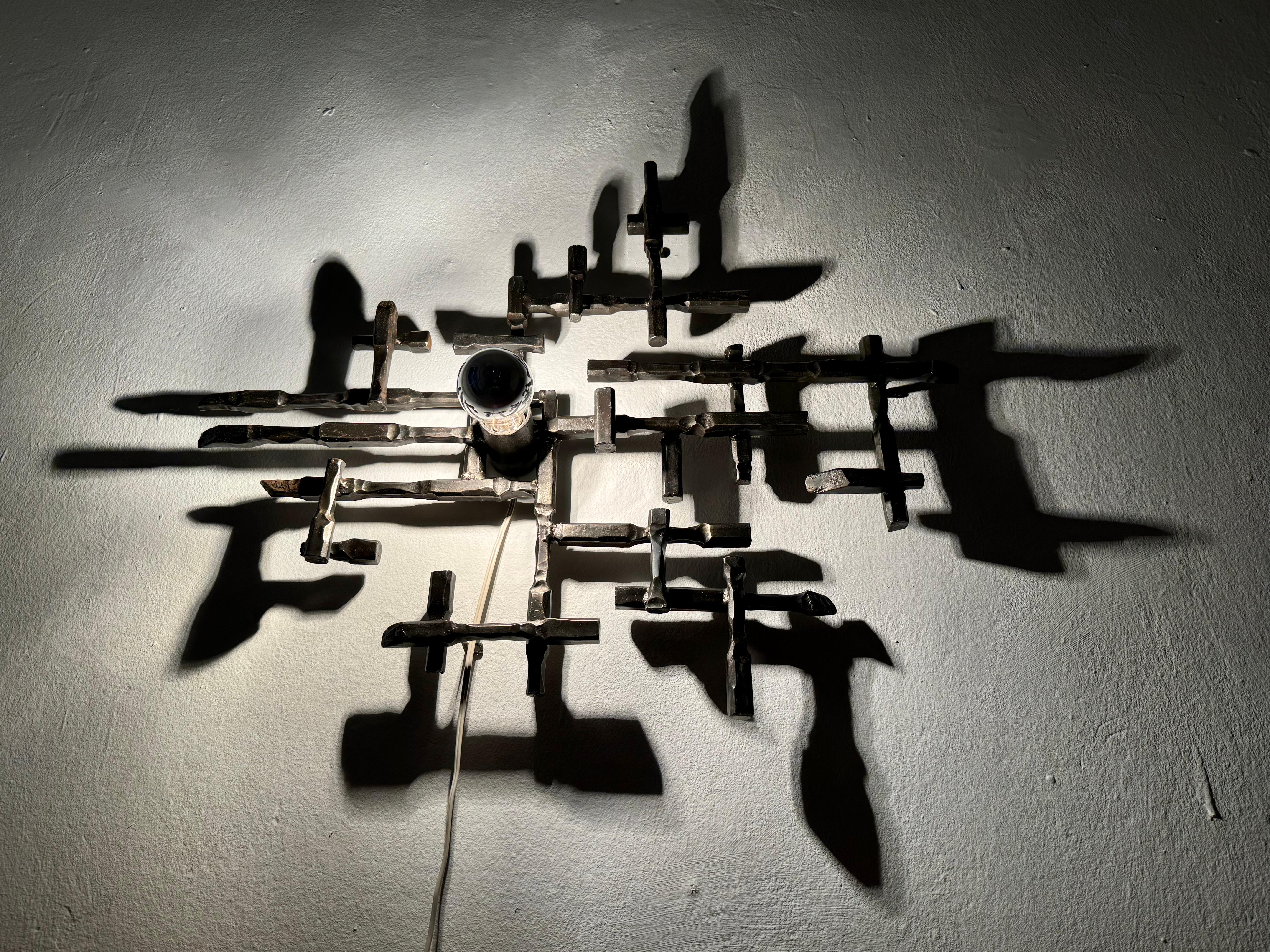 Große brutalistische Wandleuchte oder Eisenskulptur, Mid-Century Modern im Angebot 6