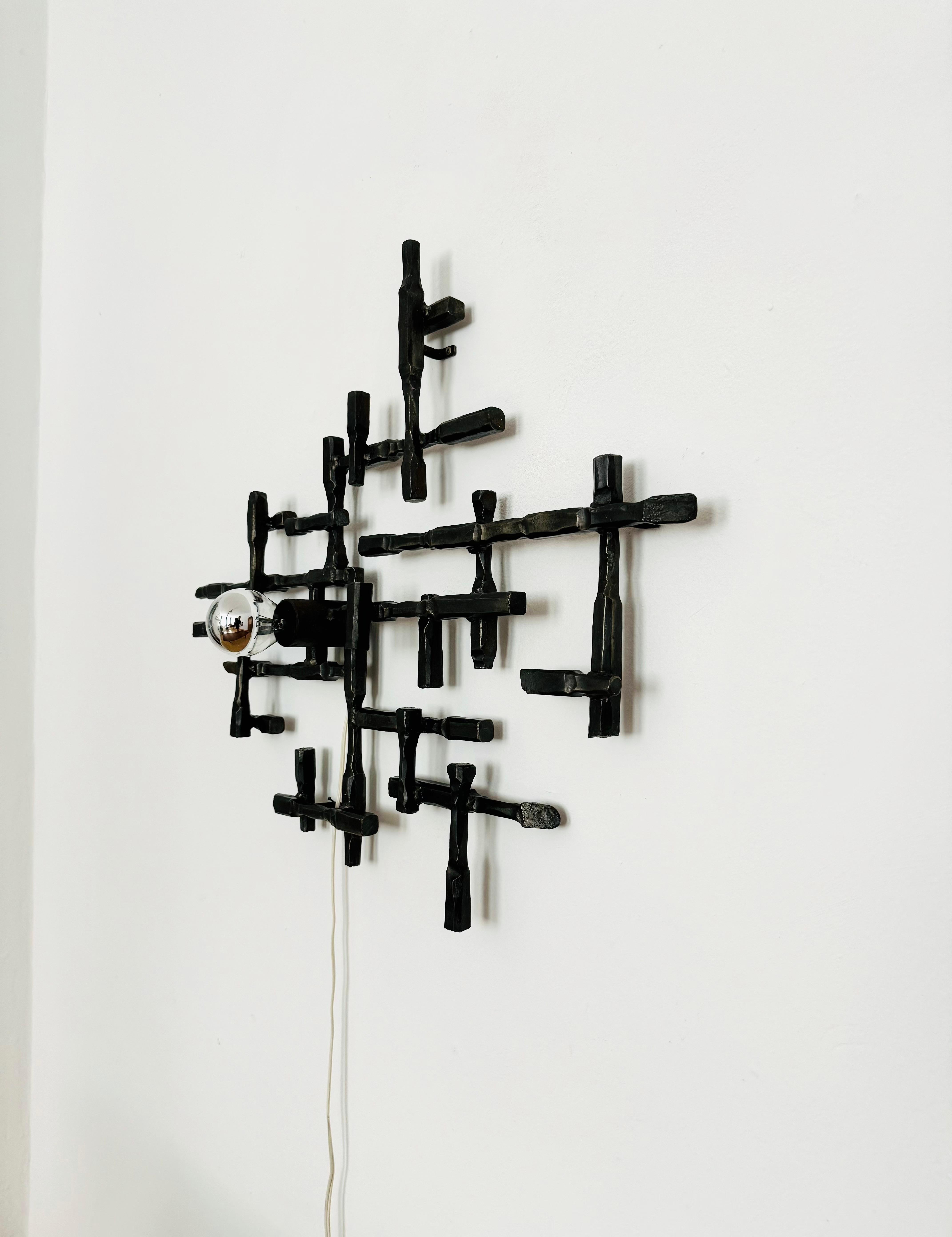 Große brutalistische Wandleuchte oder Eisenskulptur, Mid-Century Modern (Metall) im Angebot