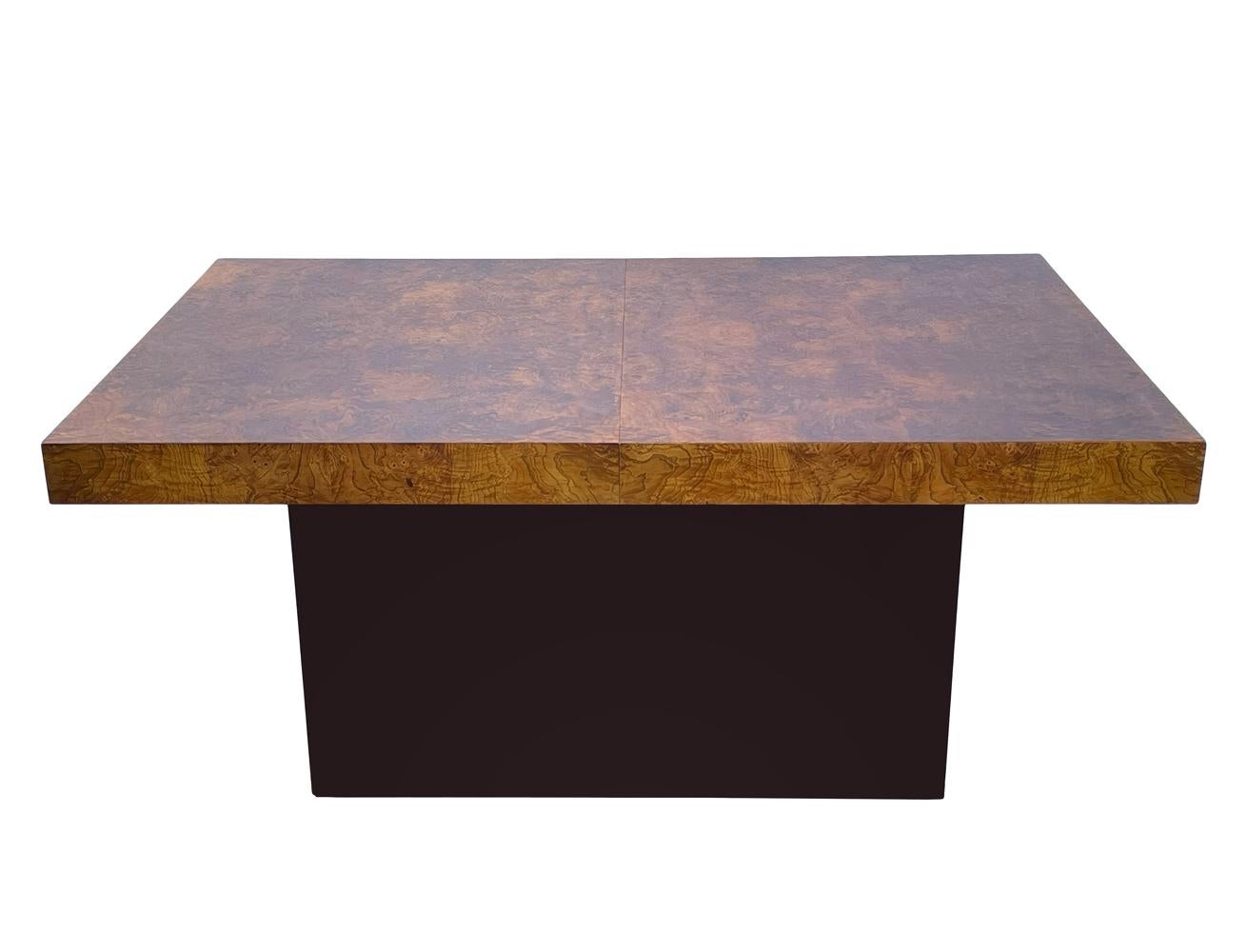 Large Mid Century Modern Burl Wood Dining Table attributed to Milo Baughman In Good Condition For Sale In Philadelphia, PA