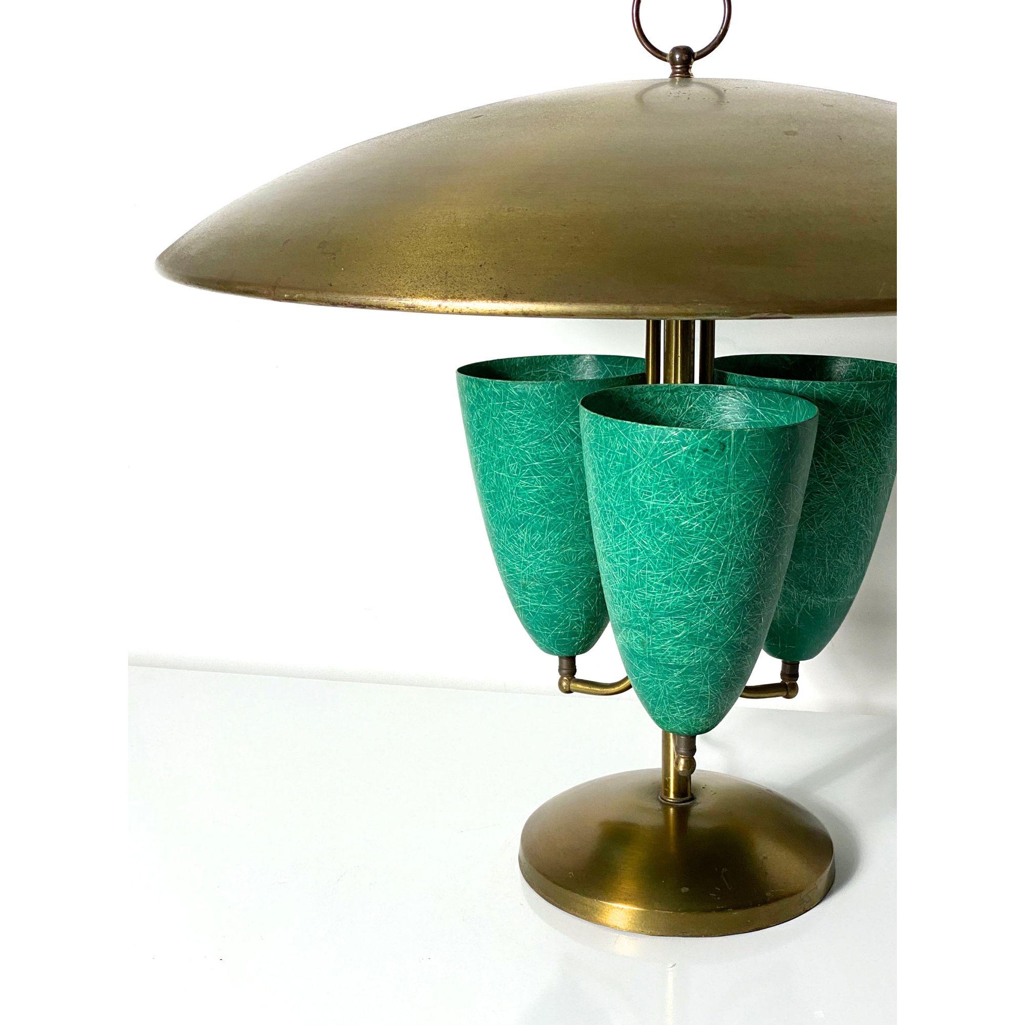 Mid-Century Modern Grande lampe de table à baldaquin en fibre de verre et laiton, d'époque The Moderns, vers 1950 en vente