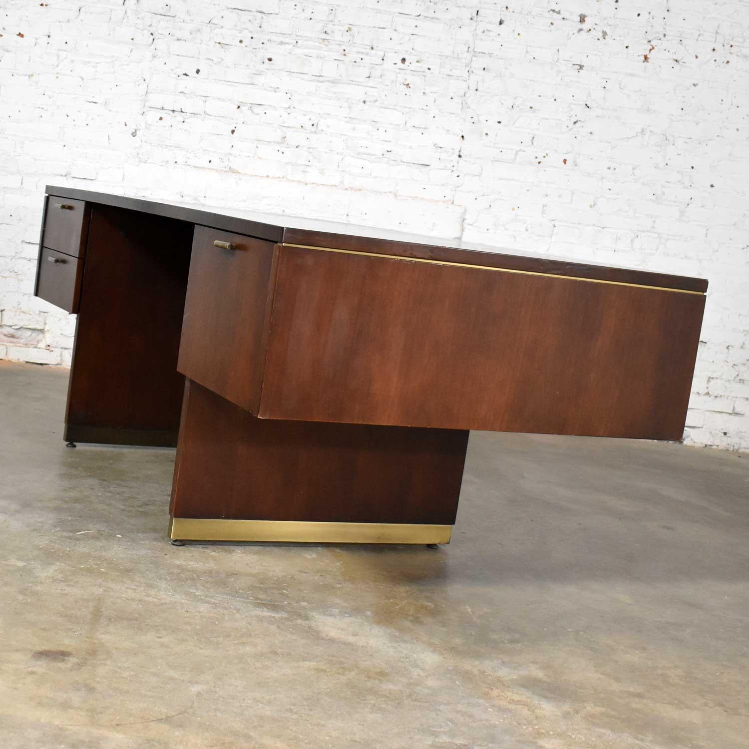 Large Mid-Century Modern Cantilever Executive Desk & Credenza by Myrtle Desk Co. 8