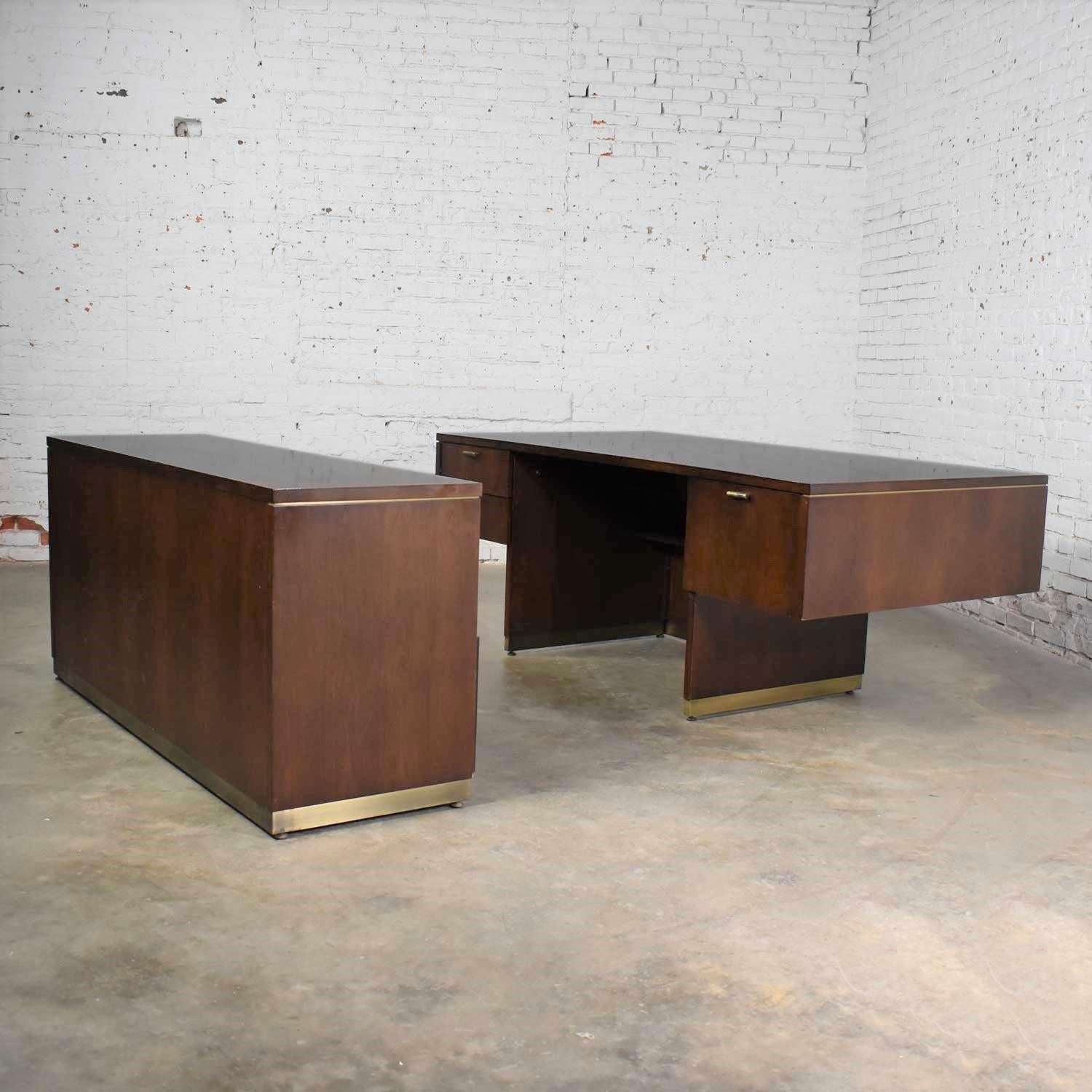 myrtle desk company history