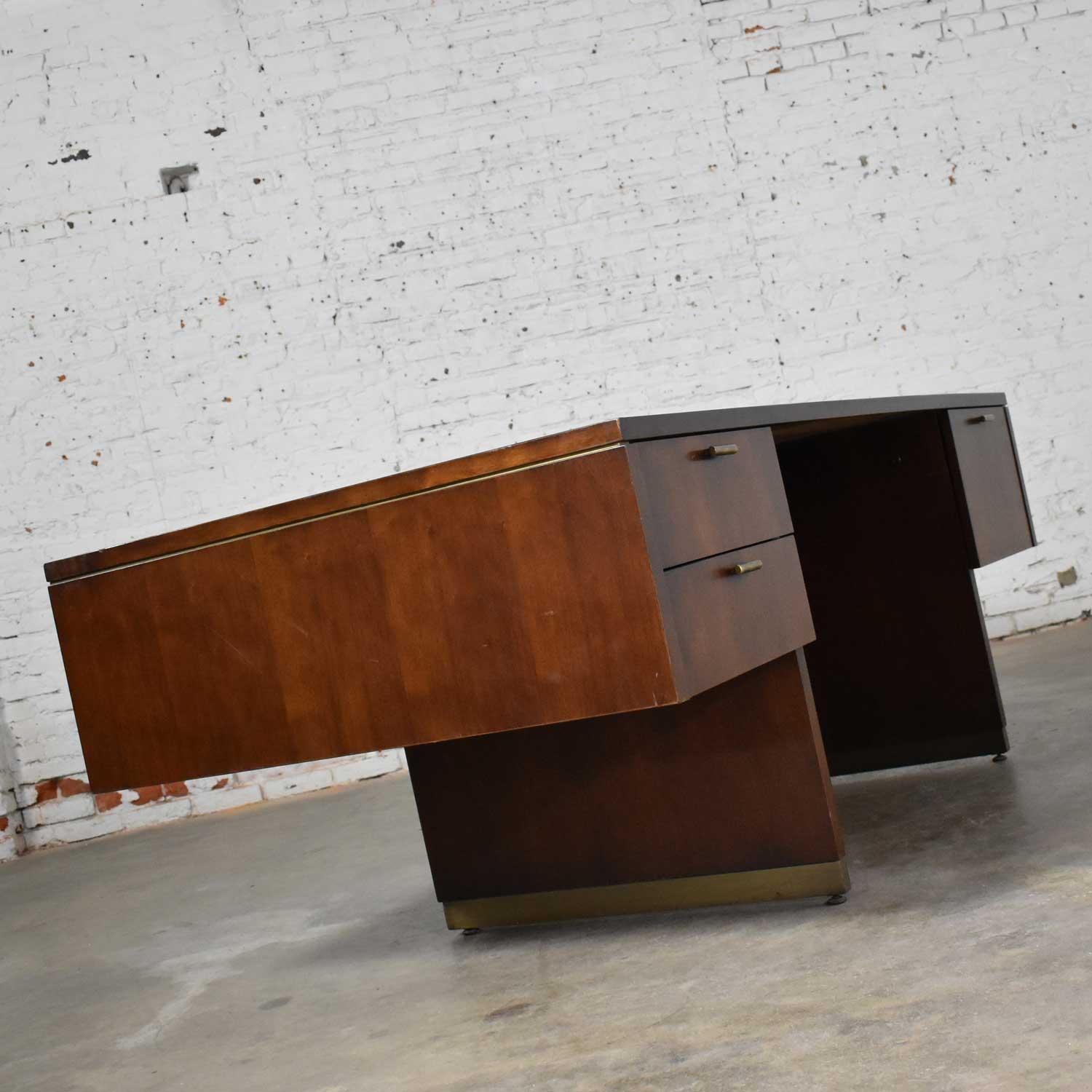 American Large Mid-Century Modern Cantilever Executive Desk & Credenza by Myrtle Desk Co.