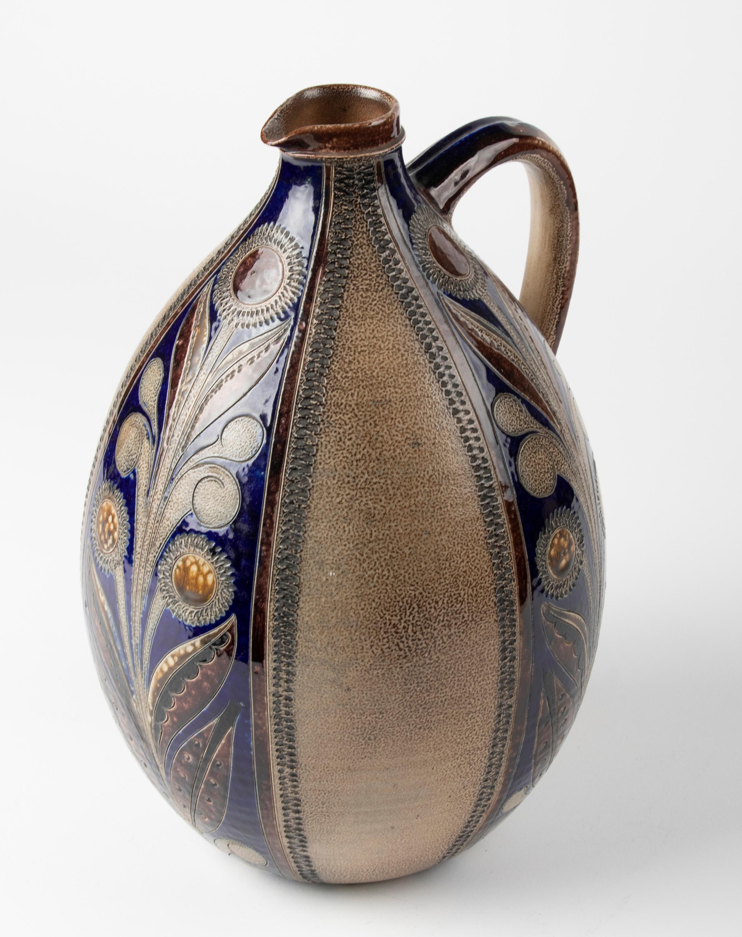 Großer moderner Keramikkrug aus der Mitte des Jahrhunderts mit kobaltblauen Dekorationen (Handgefertigt) im Angebot