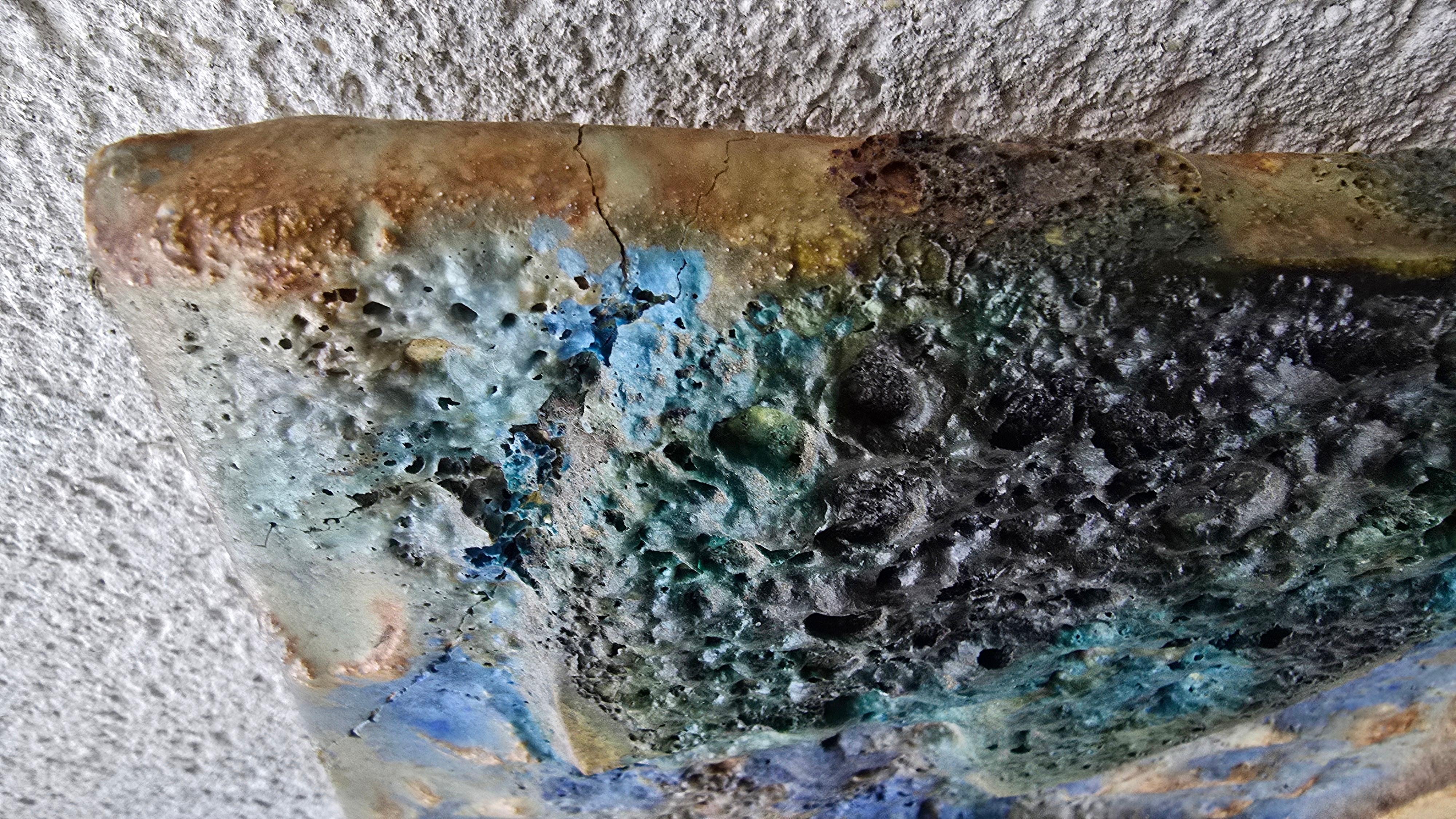 Grand panneau en relief en céramique du milieu du siècle avec des chevaux stylisés, France en vente 3