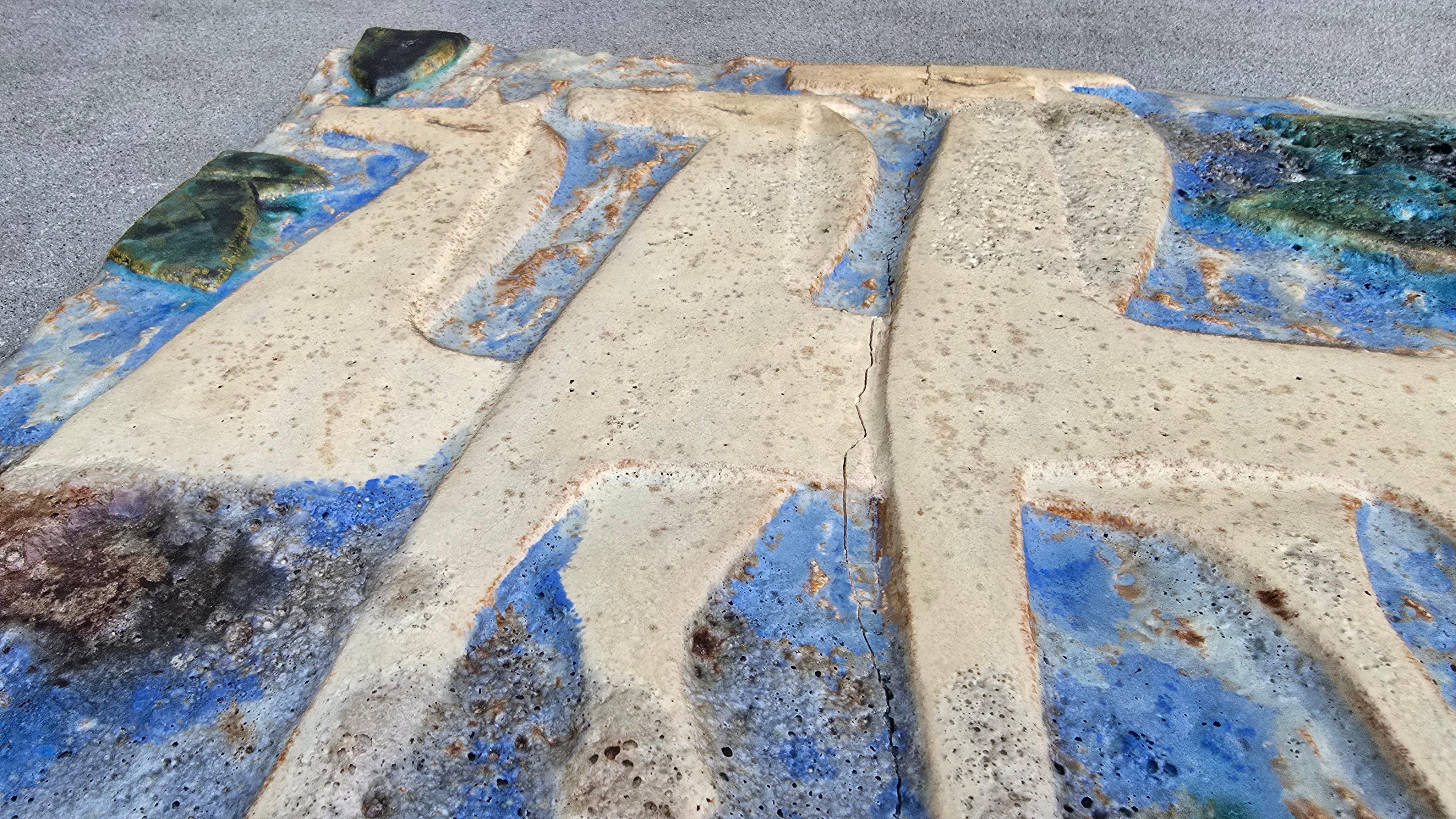 20ième siècle Grand panneau en relief en céramique du milieu du siècle avec des chevaux stylisés, France en vente