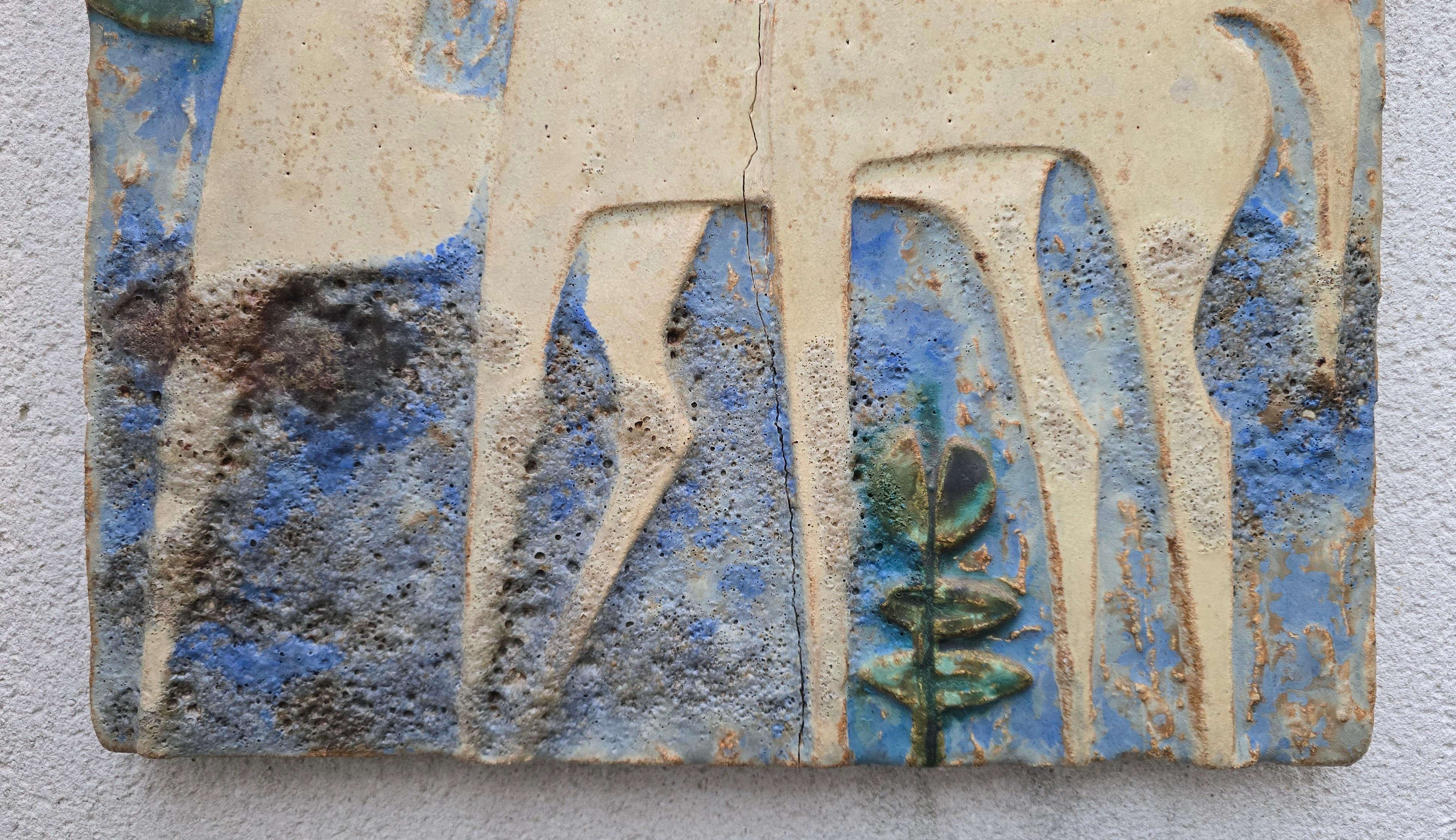 Grand panneau en relief en céramique du milieu du siècle avec des chevaux stylisés, France en vente 1