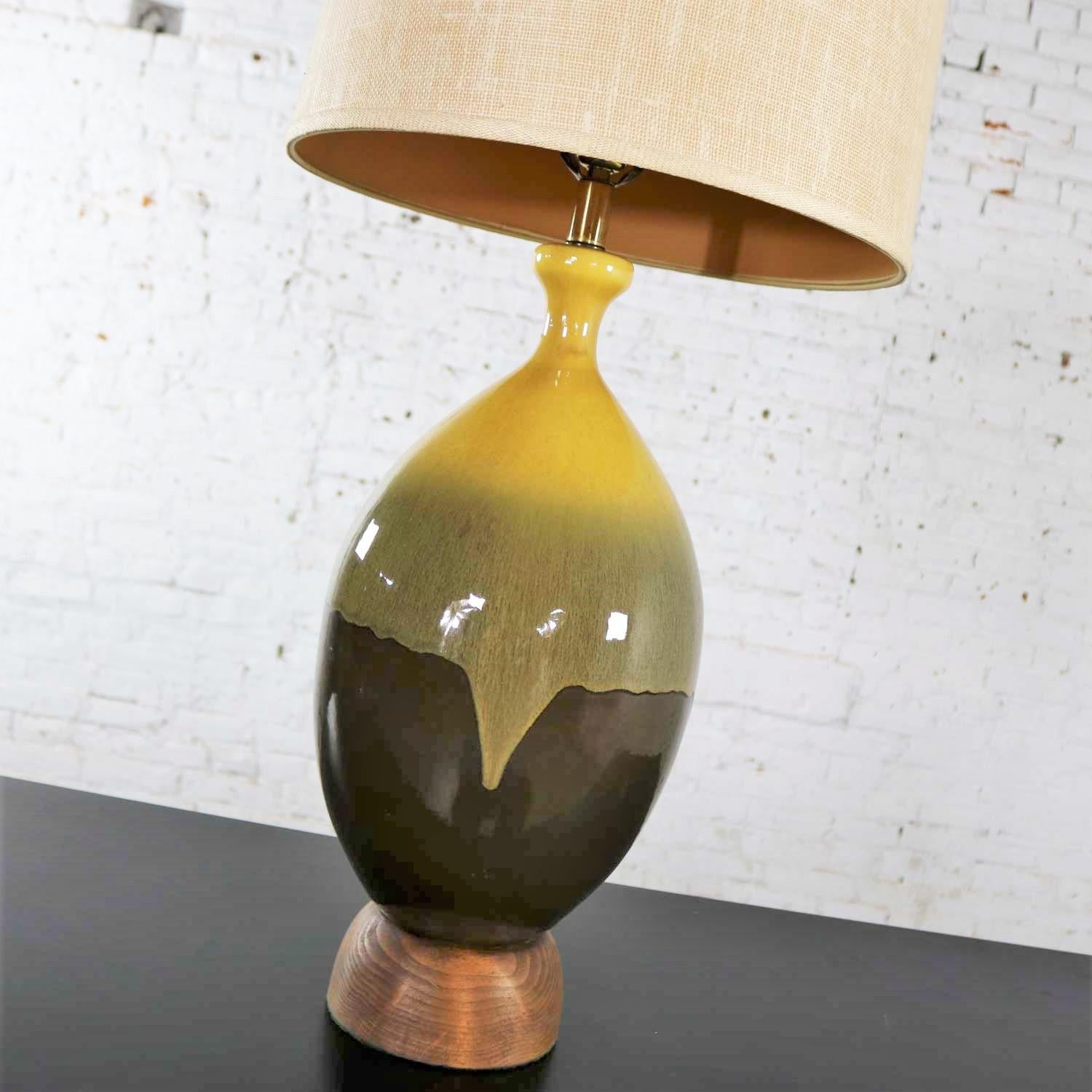 Large Mid-Century Modern Ceramic Table Lamp Brown and Golden Yellow Drip Glaze For Sale 3