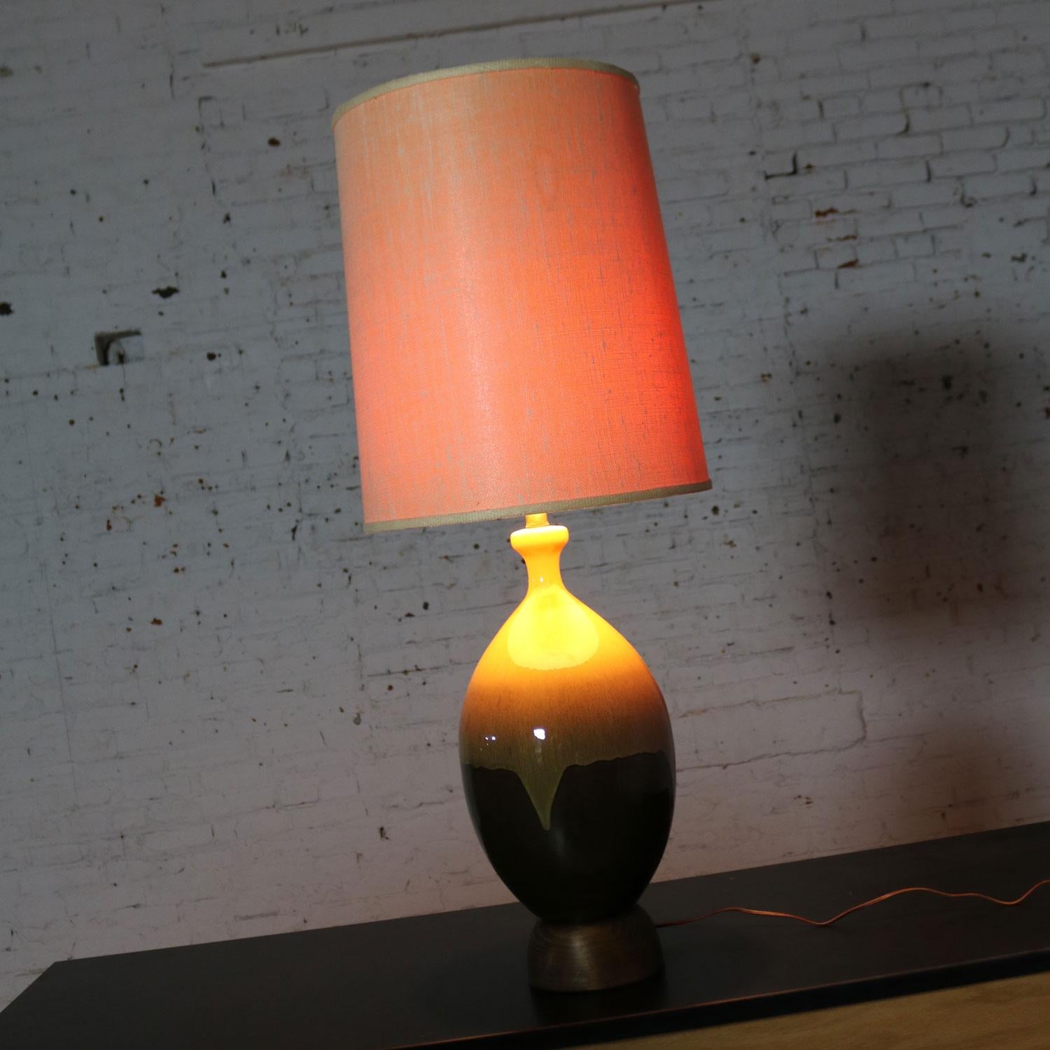 Large Mid-Century Modern Ceramic Table Lamp Brown and Golden Yellow Drip Glaze For Sale 7