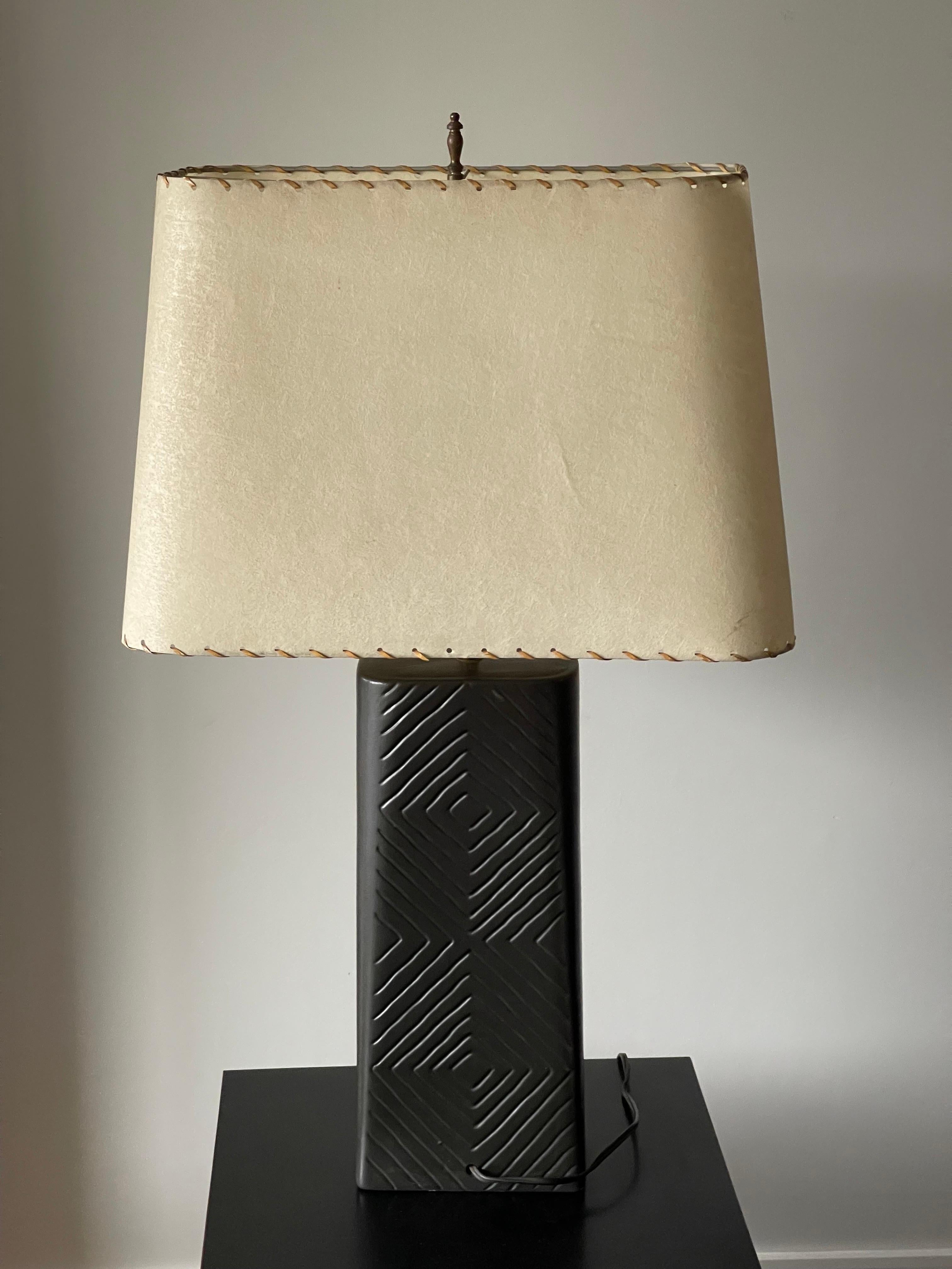 Large Mid-Century Modern Ceramic Table Lamp with Original Shade  For Sale 6