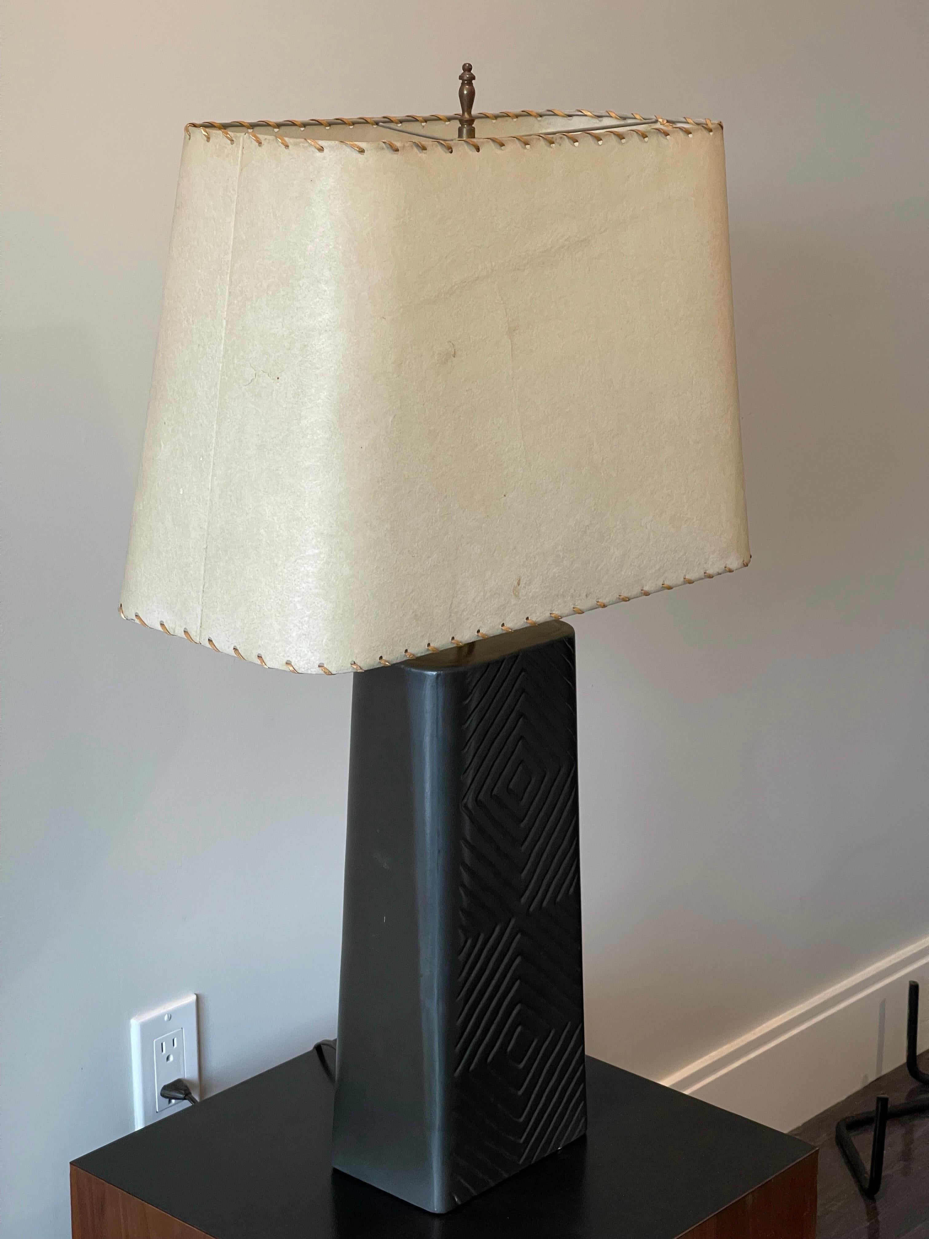 Lovely Large Incised Sgraffito Ceramic Mid-Century Modern table lamp with the original Fiberglass and leather tied shade. Measures 19