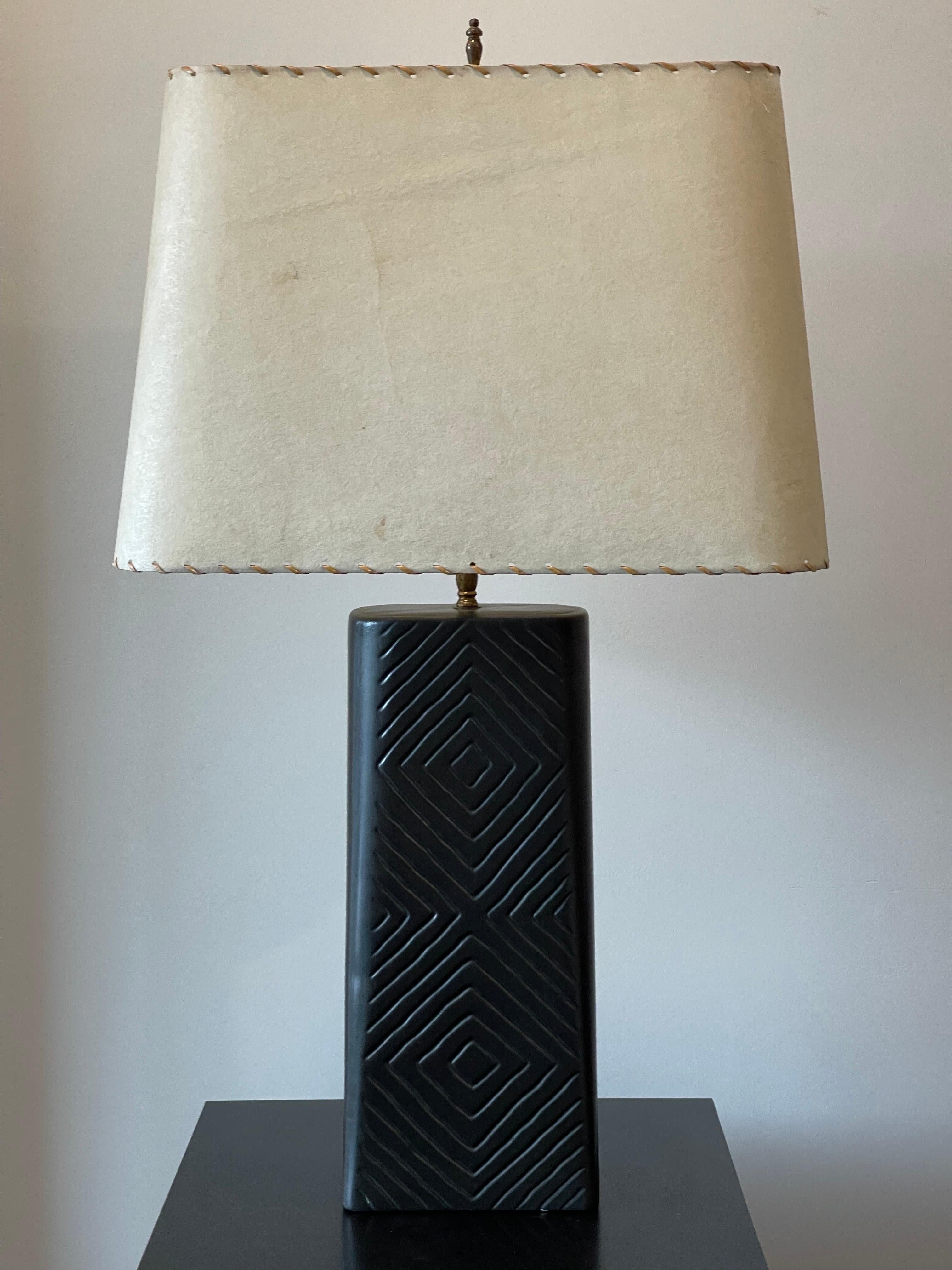 Large Mid-Century Modern Ceramic Table Lamp with Original Shade  In Good Condition For Sale In Framingham, MA