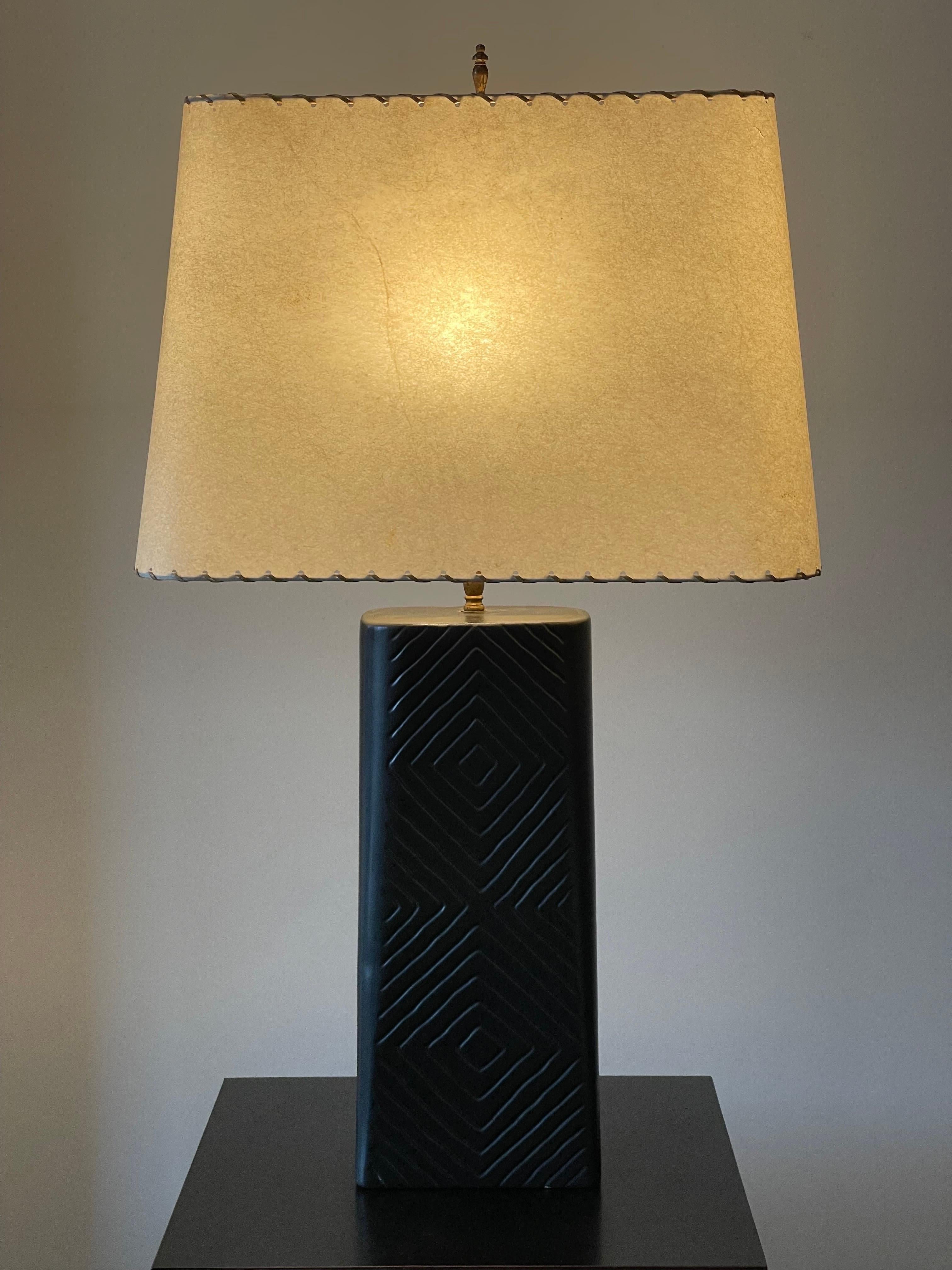 Large Mid-Century Modern Ceramic Table Lamp with Original Shade  For Sale 1