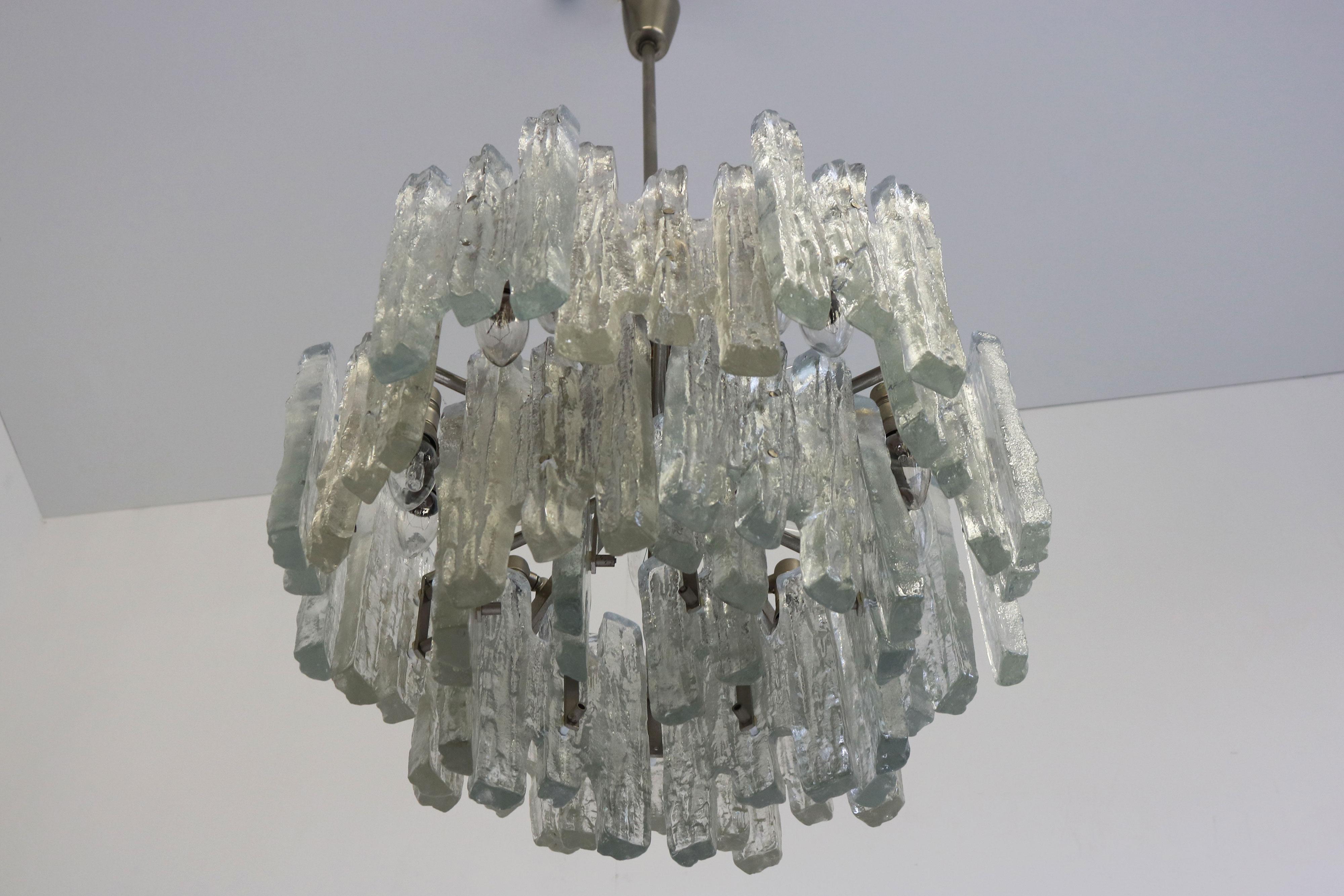 Large Mid-century modern chandelier ice glass from J.T. Kalmar 18 lights Austria For Sale 3