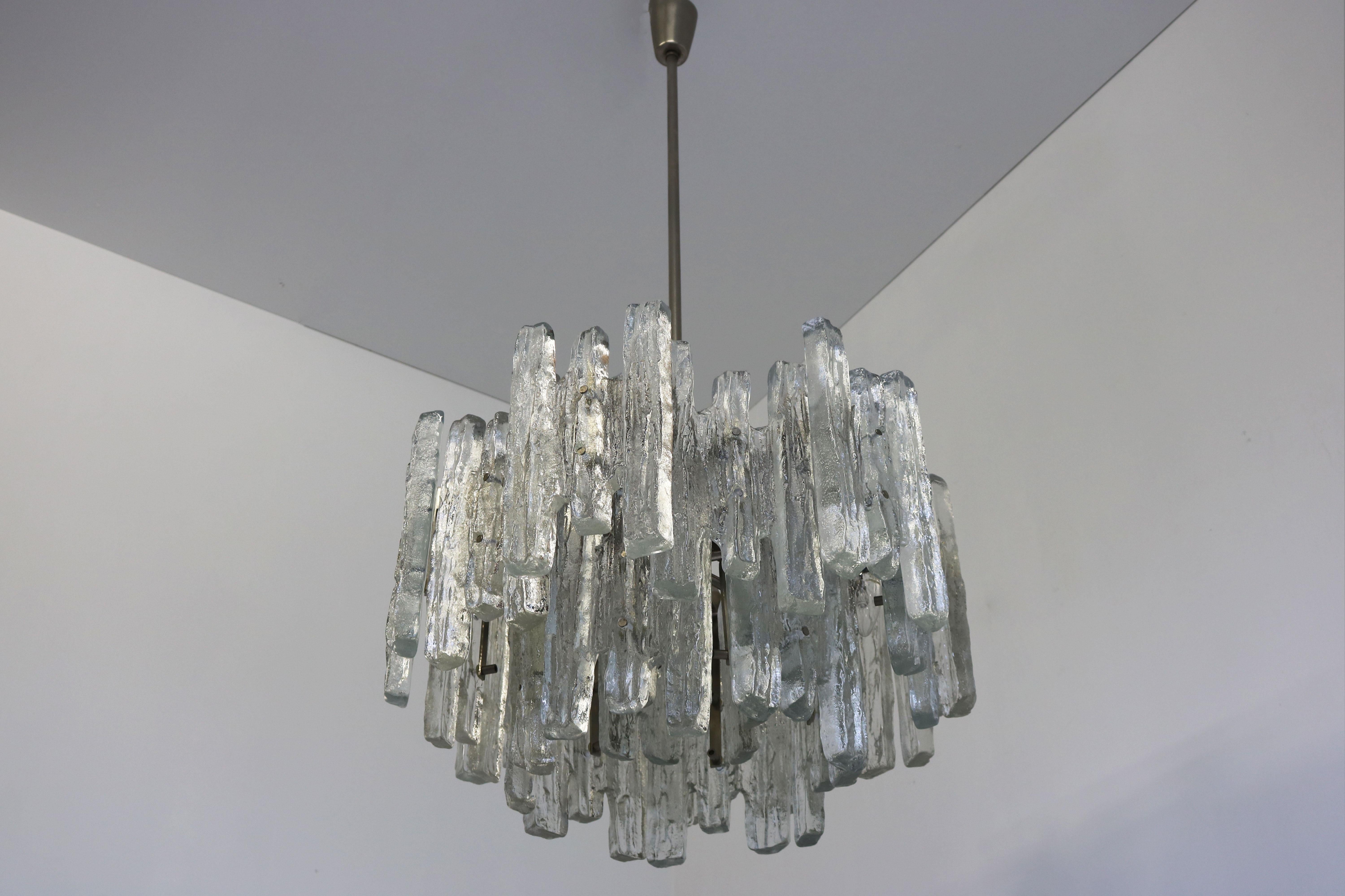 Hand-Crafted Large Mid-century modern chandelier ice glass from J.T. Kalmar 18 lights Austria For Sale