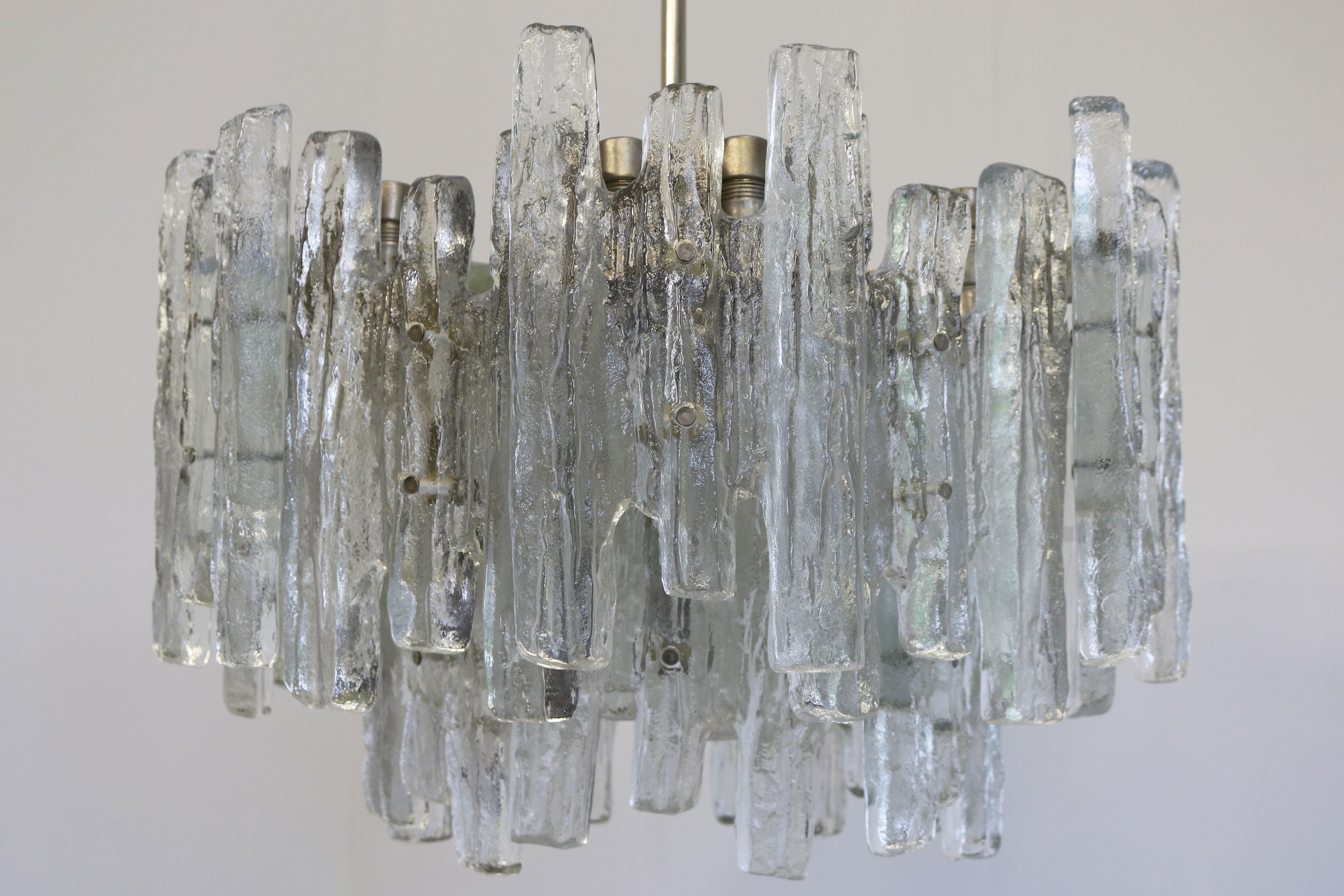 Acier inoxydable Grand lustre moderne du milieu du siècle dernier en verre de glace de J.T. Kalmar 18 Lights Autriche en vente