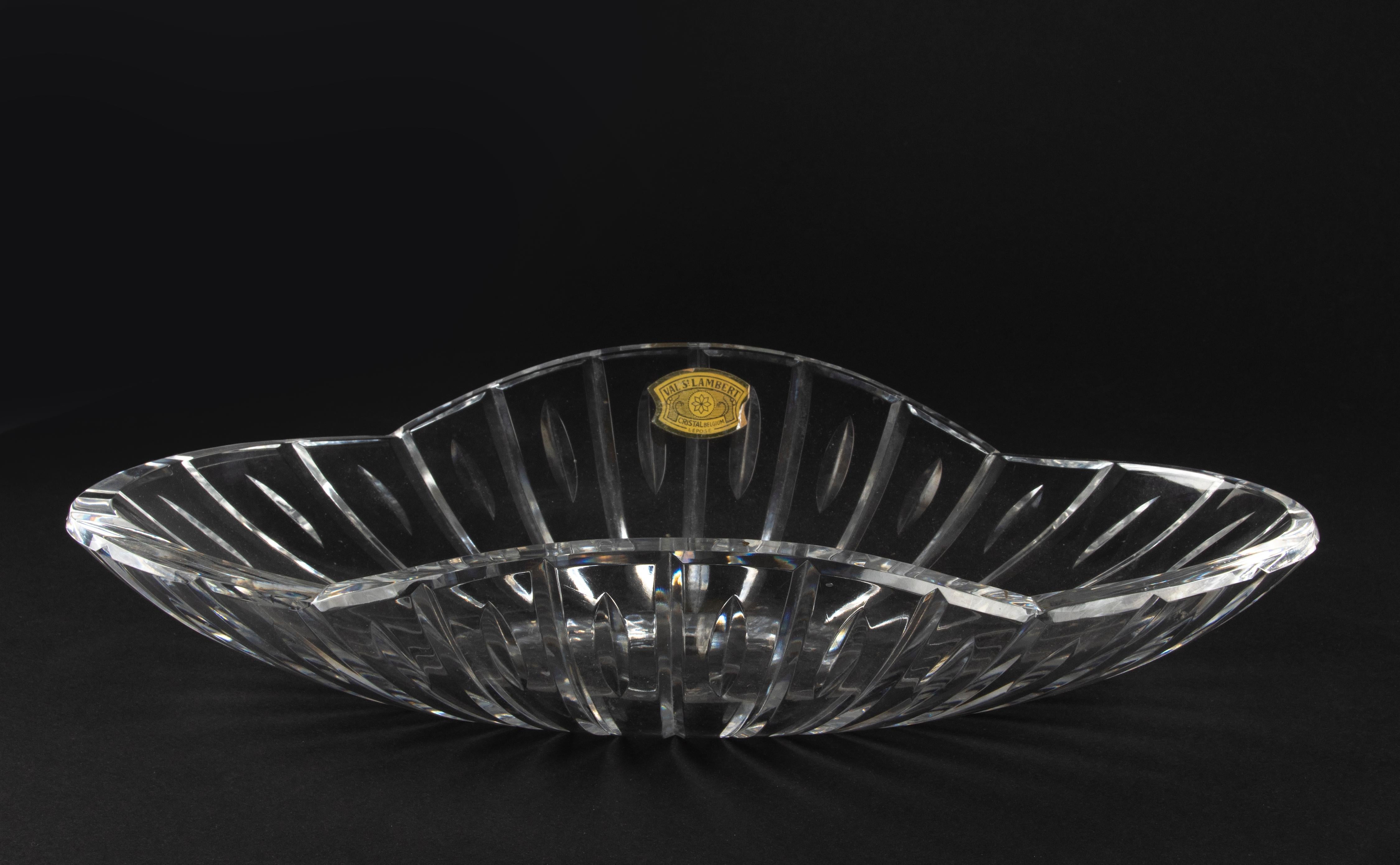 Large Mid-Century Modern Clear Crystal Bowl Made by Val Saint Lambert In Good Condition For Sale In Casteren, Noord-Brabant