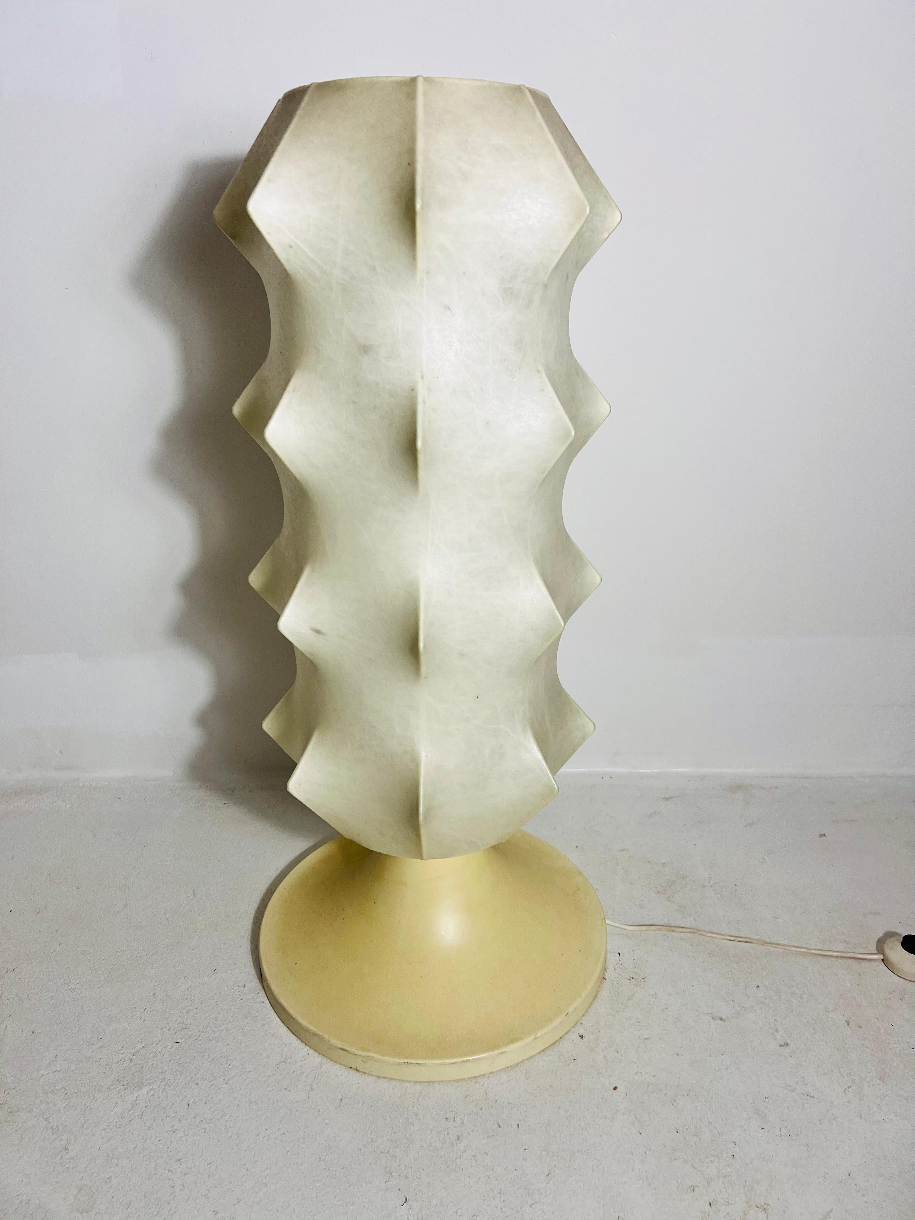 Tedesco Grande lampada da terra Cocoon, metà del secolo scorso, 1960 in vendita