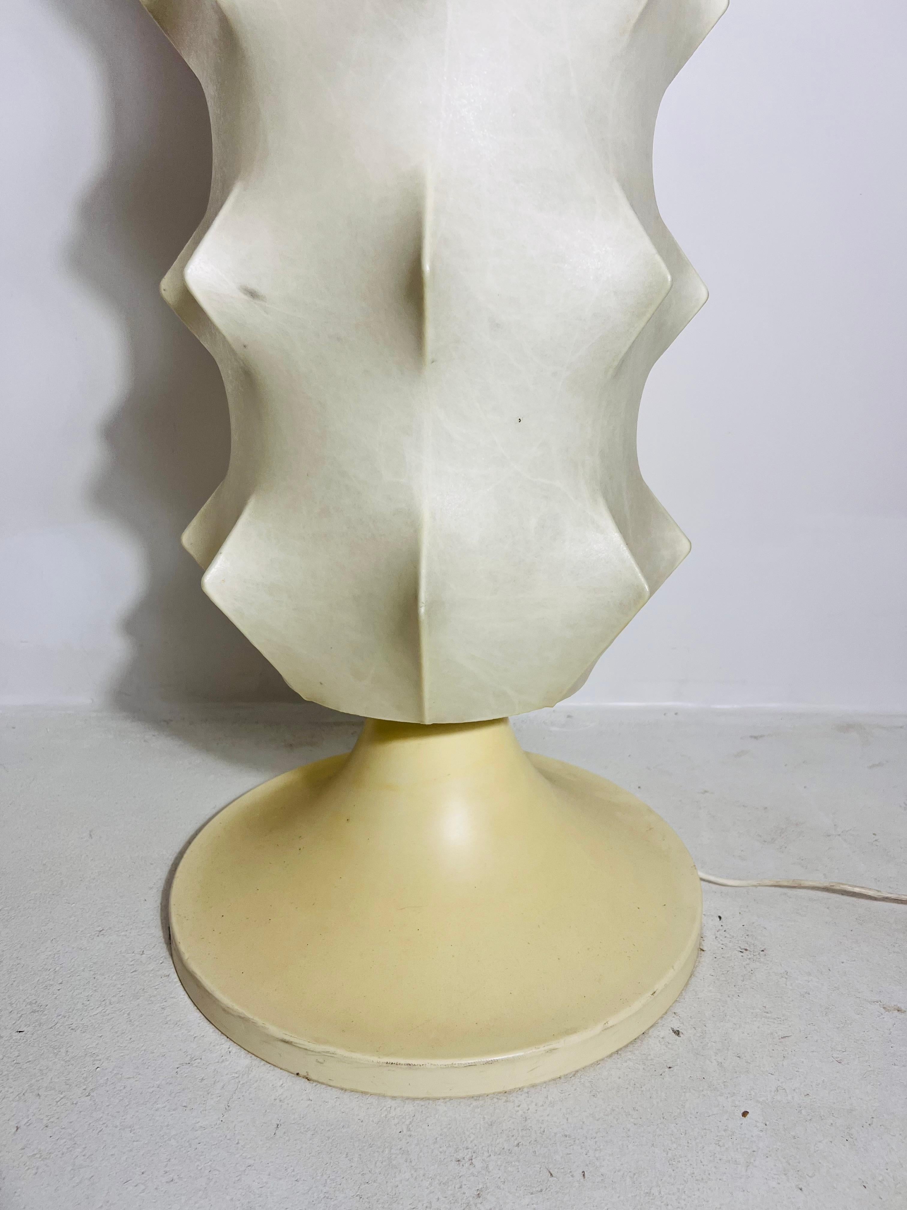 Metà XX secolo Grande lampada da terra Cocoon, metà del secolo scorso, 1960 in vendita