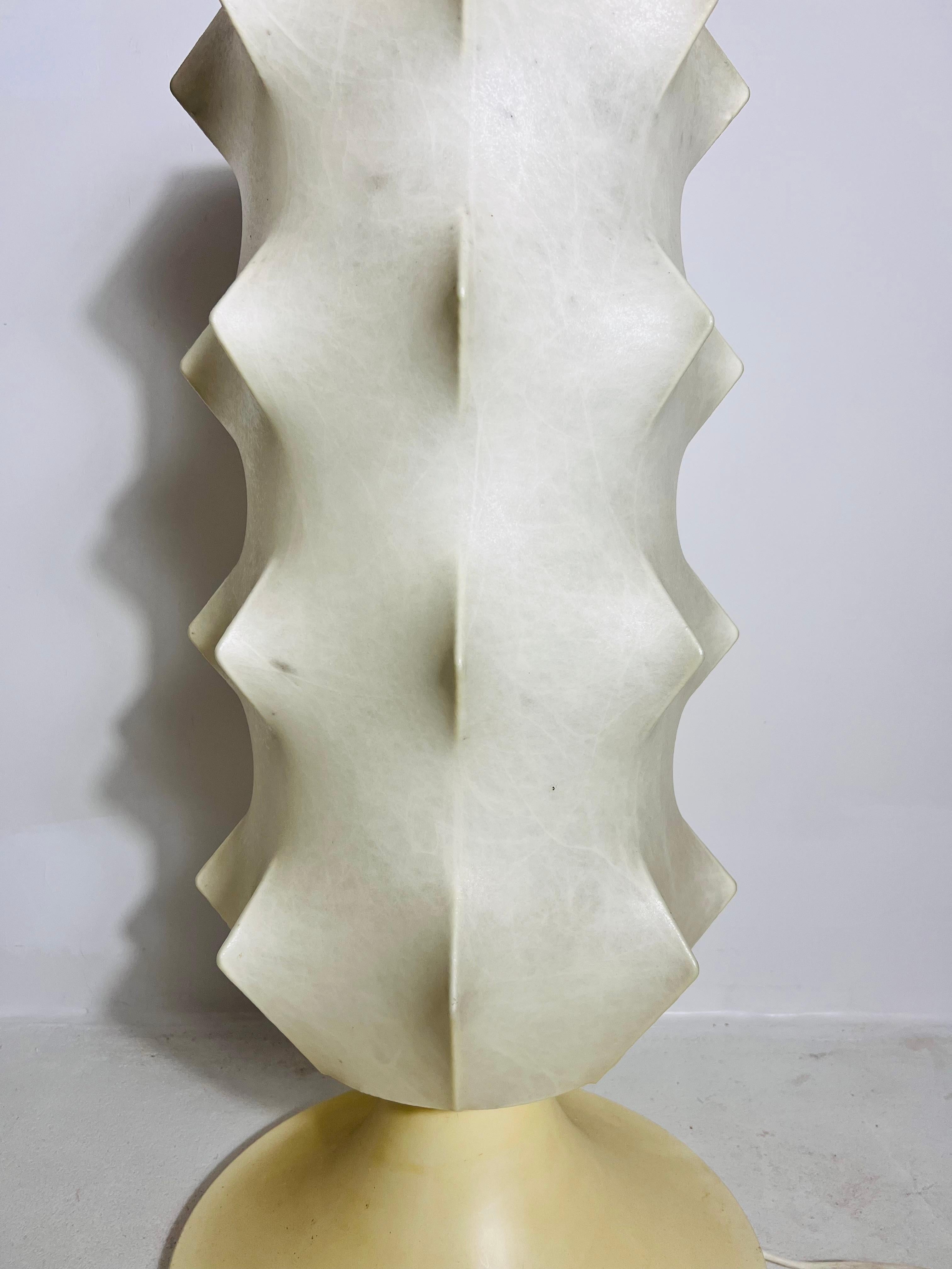 Sintetico Grande lampada da terra Cocoon, metà del secolo scorso, 1960 in vendita