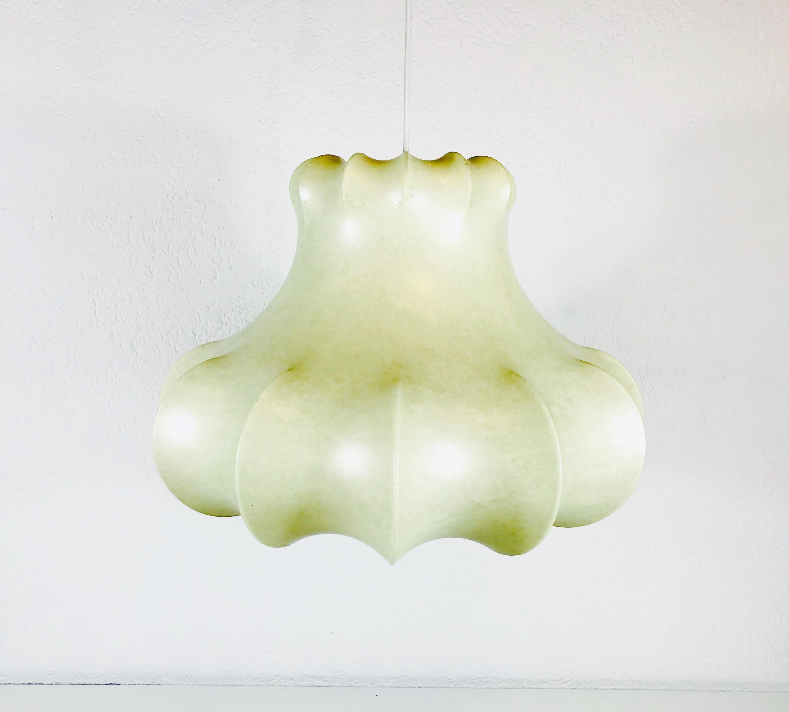 Large Mid-Century Modern Cocoon Pendant Light, 1960s, Italy 4