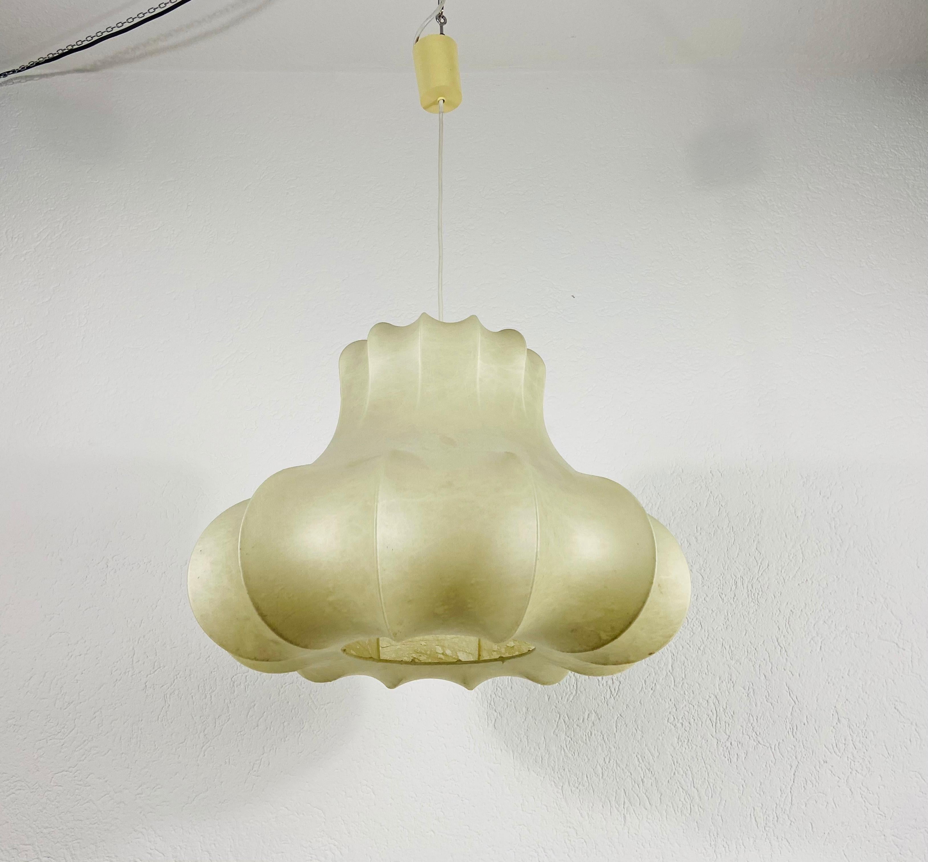 Large Mid-Century Modern Cocoon Pendant Light, 1960s, Italy 3