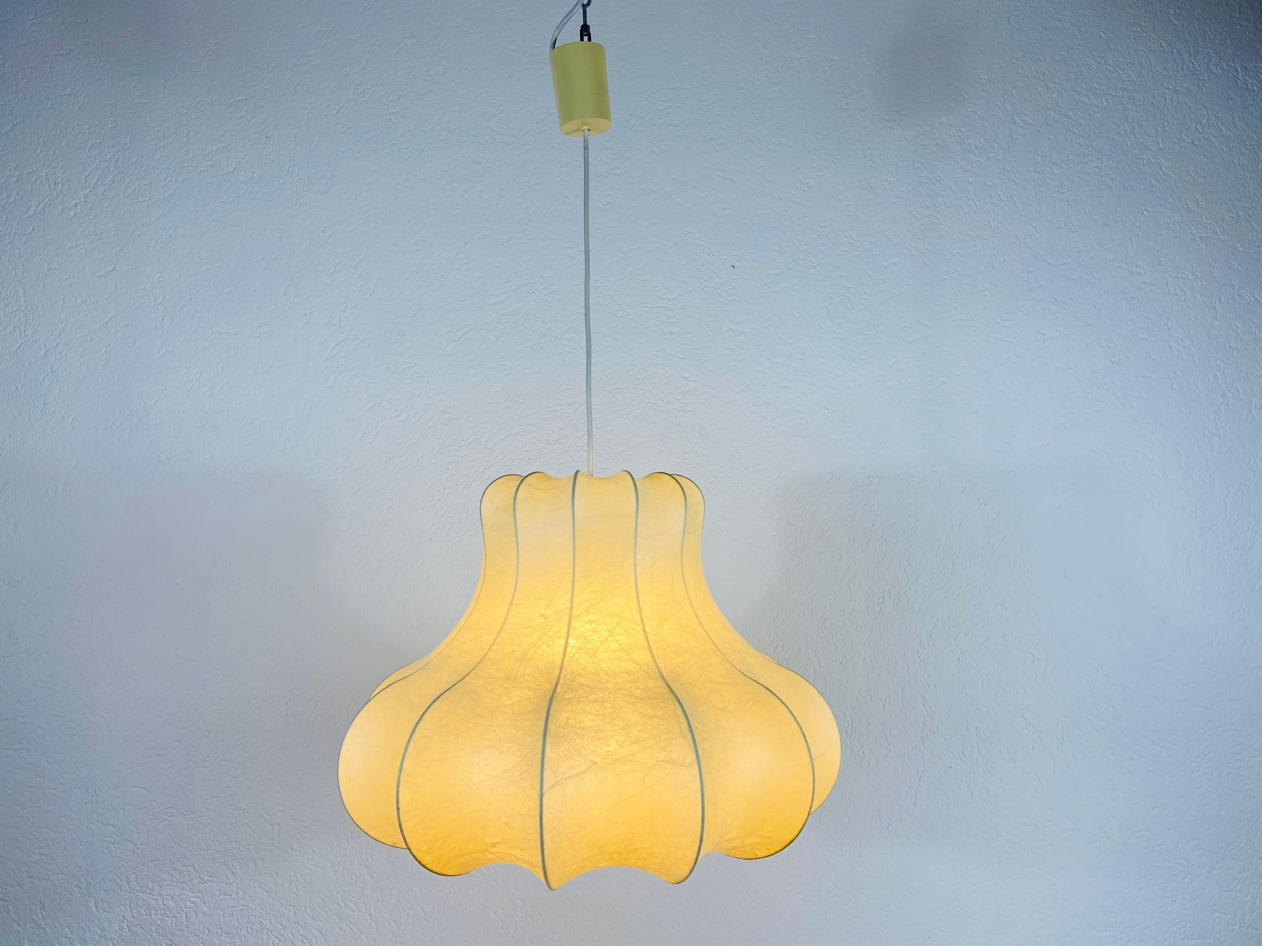 Large Mid-Century Modern Cocoon Pendant Light, 1960s, Italy In Good Condition In Hagenbach, DE