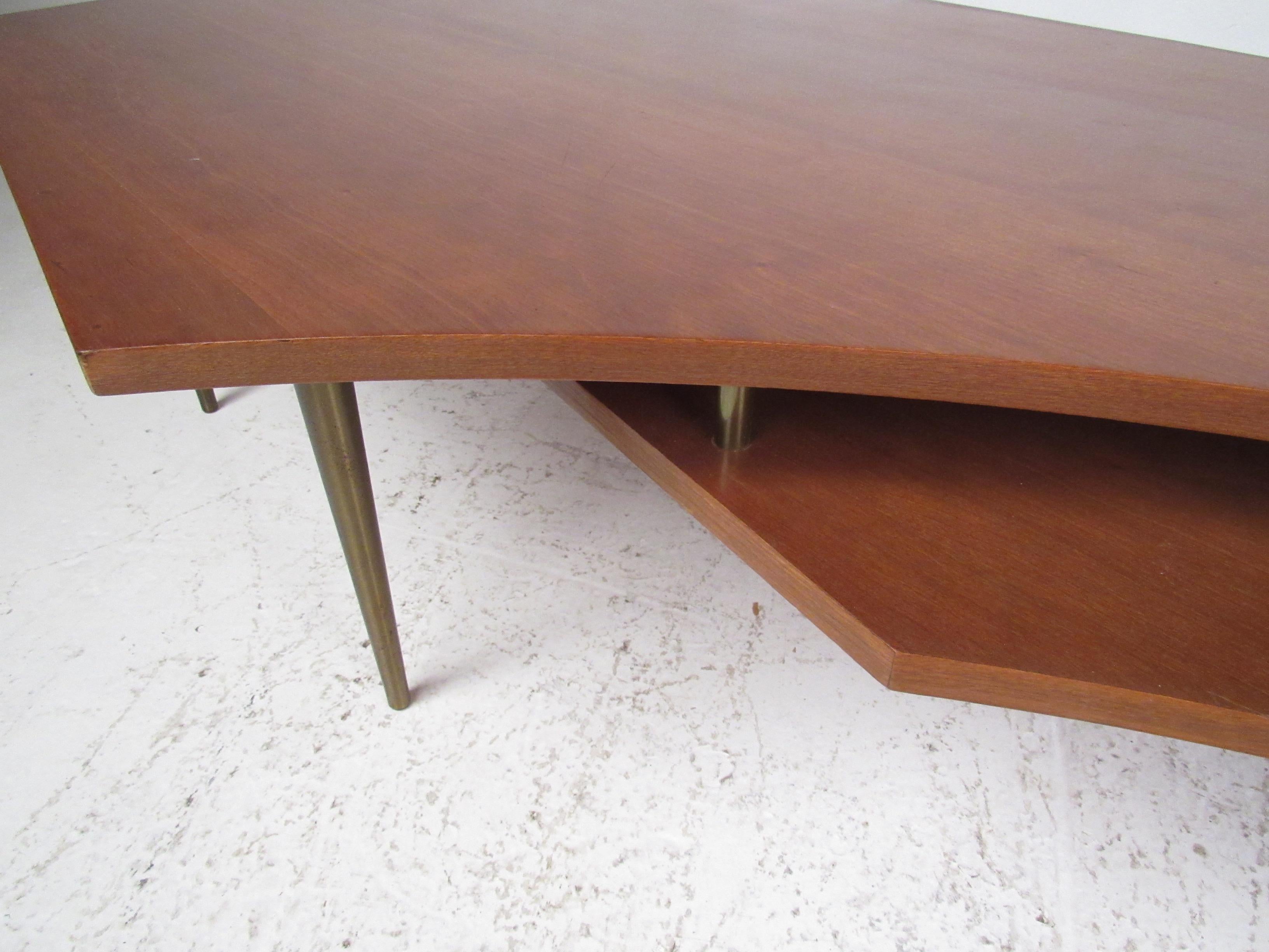 Large Mid-Century Modern Coffee Table For Sale 5