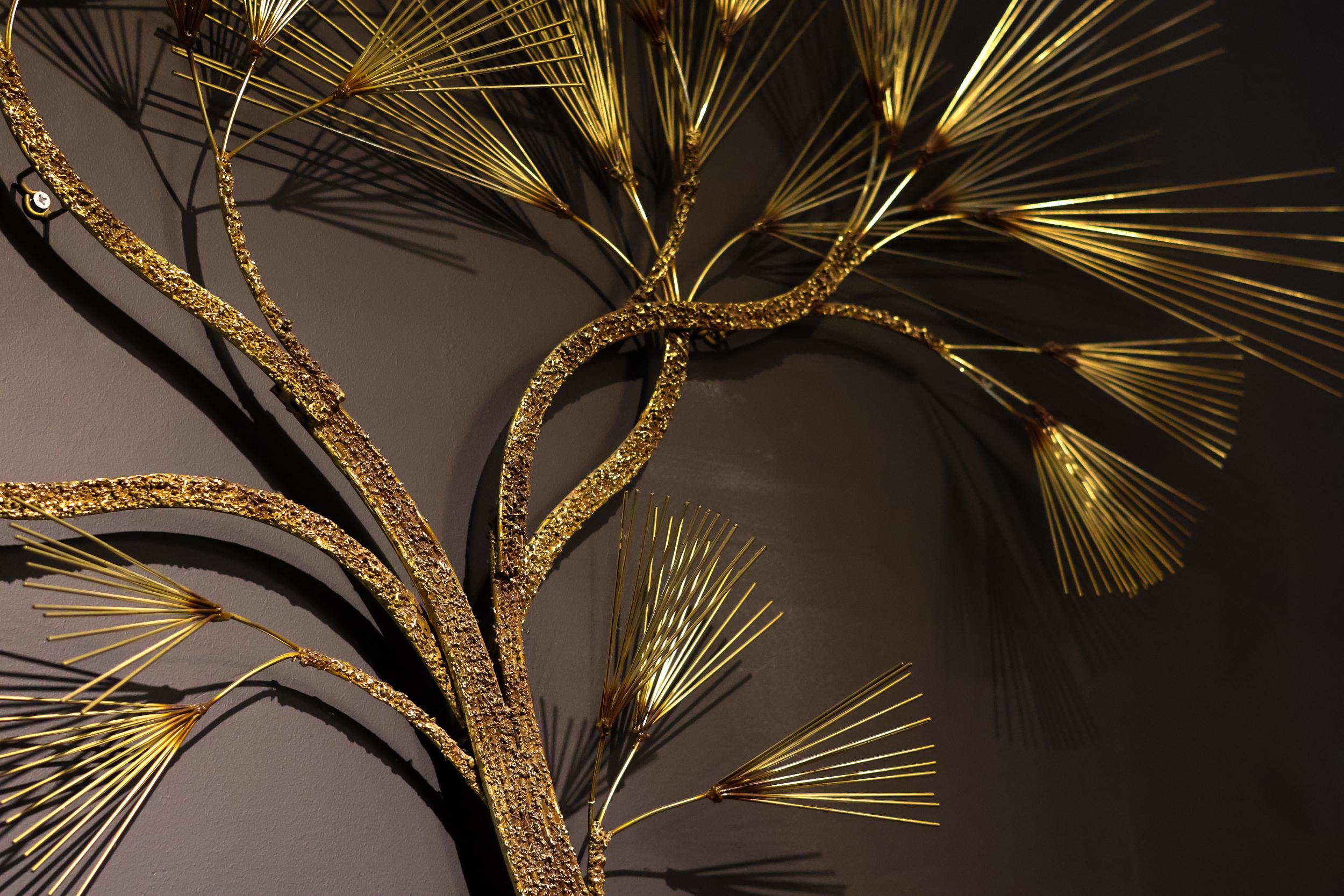 Große Mid-Century Modern Curtis Jeré Brutalist Brass Tree Needle Wandskulptur im Angebot 2
