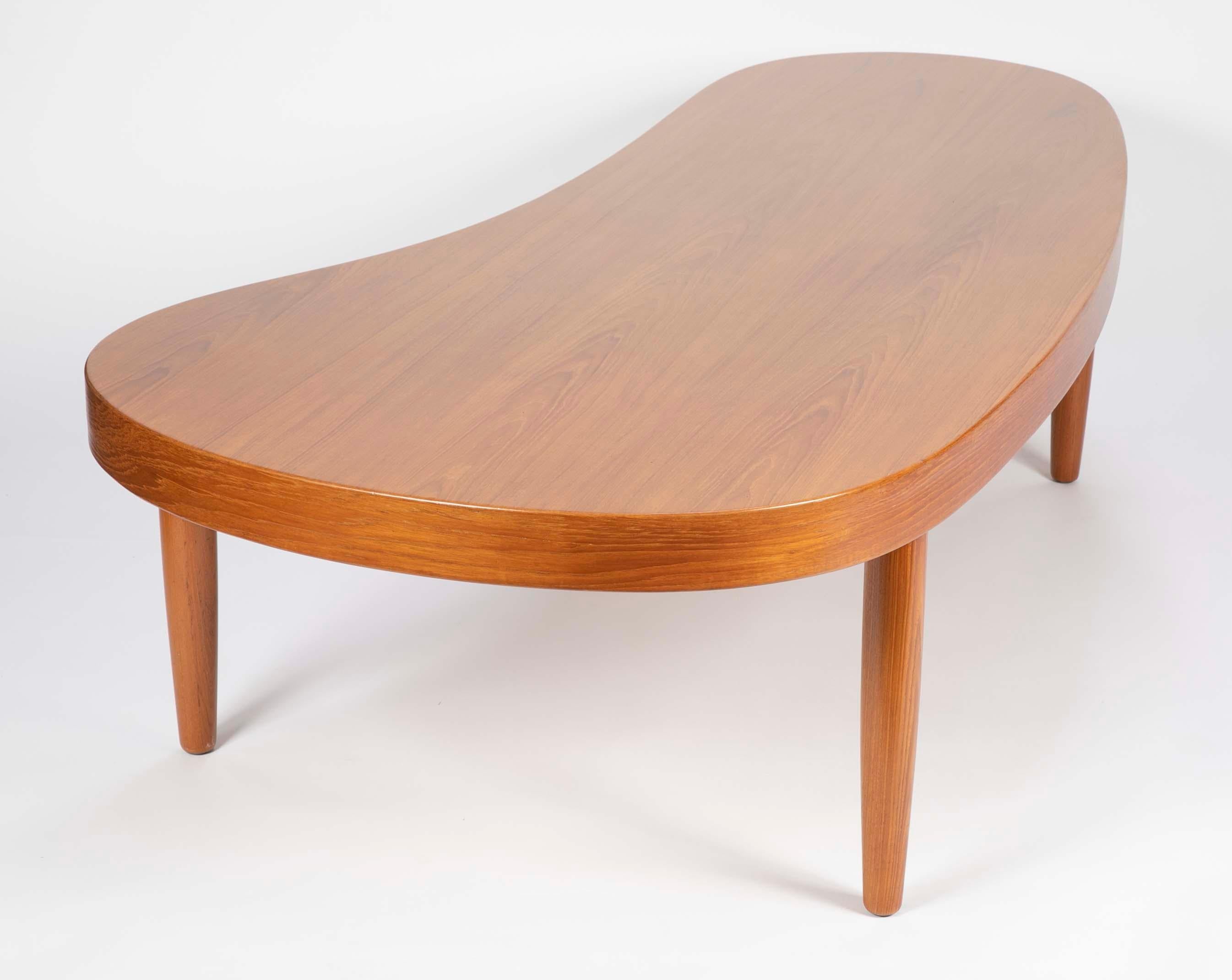 Large Mid-Century Modern Danish Freeform Coffee Table In Good Condition In Stamford, CT