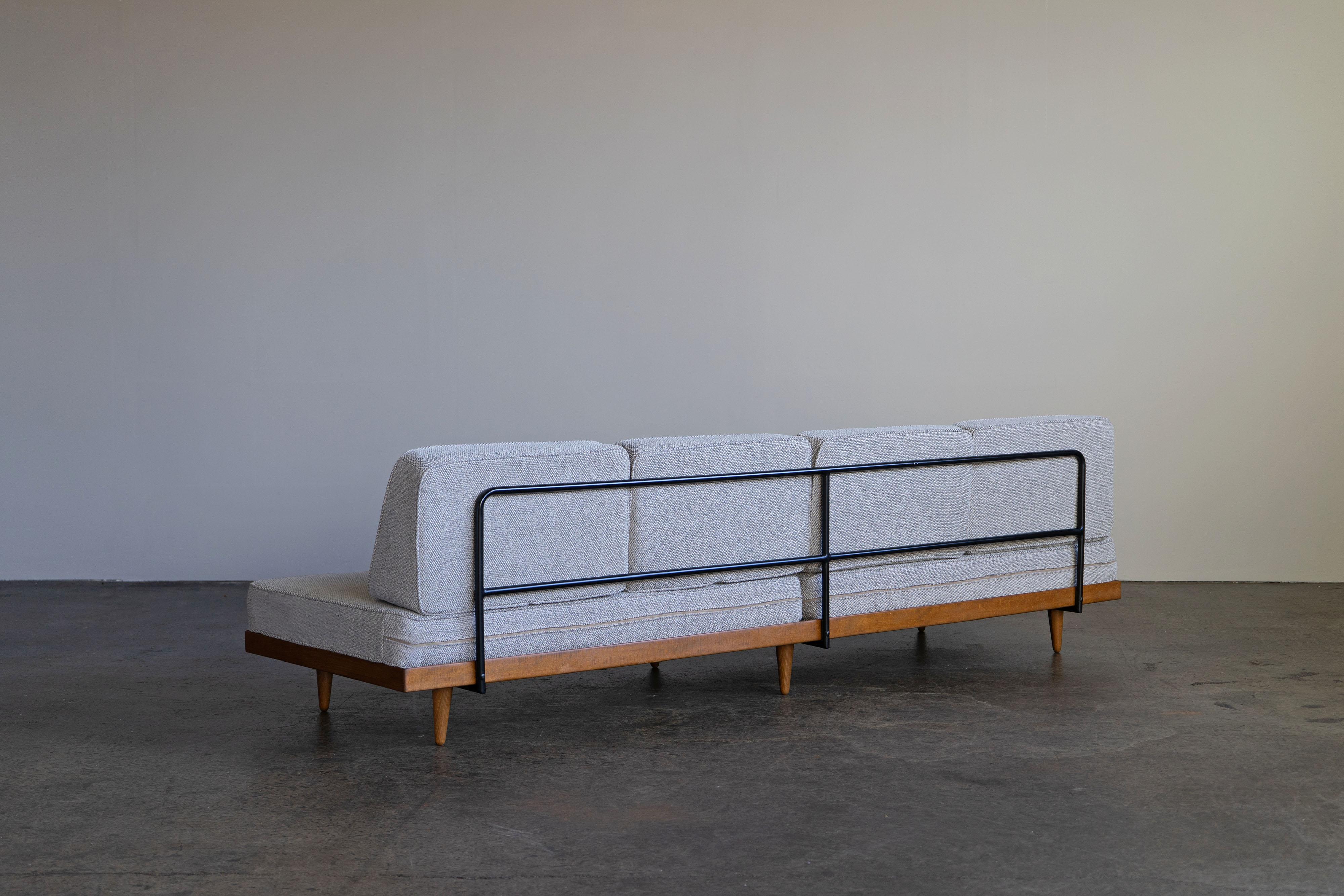 Large Mid-Century Modern Daybed from the 1950s with Bouclé Fabric 6