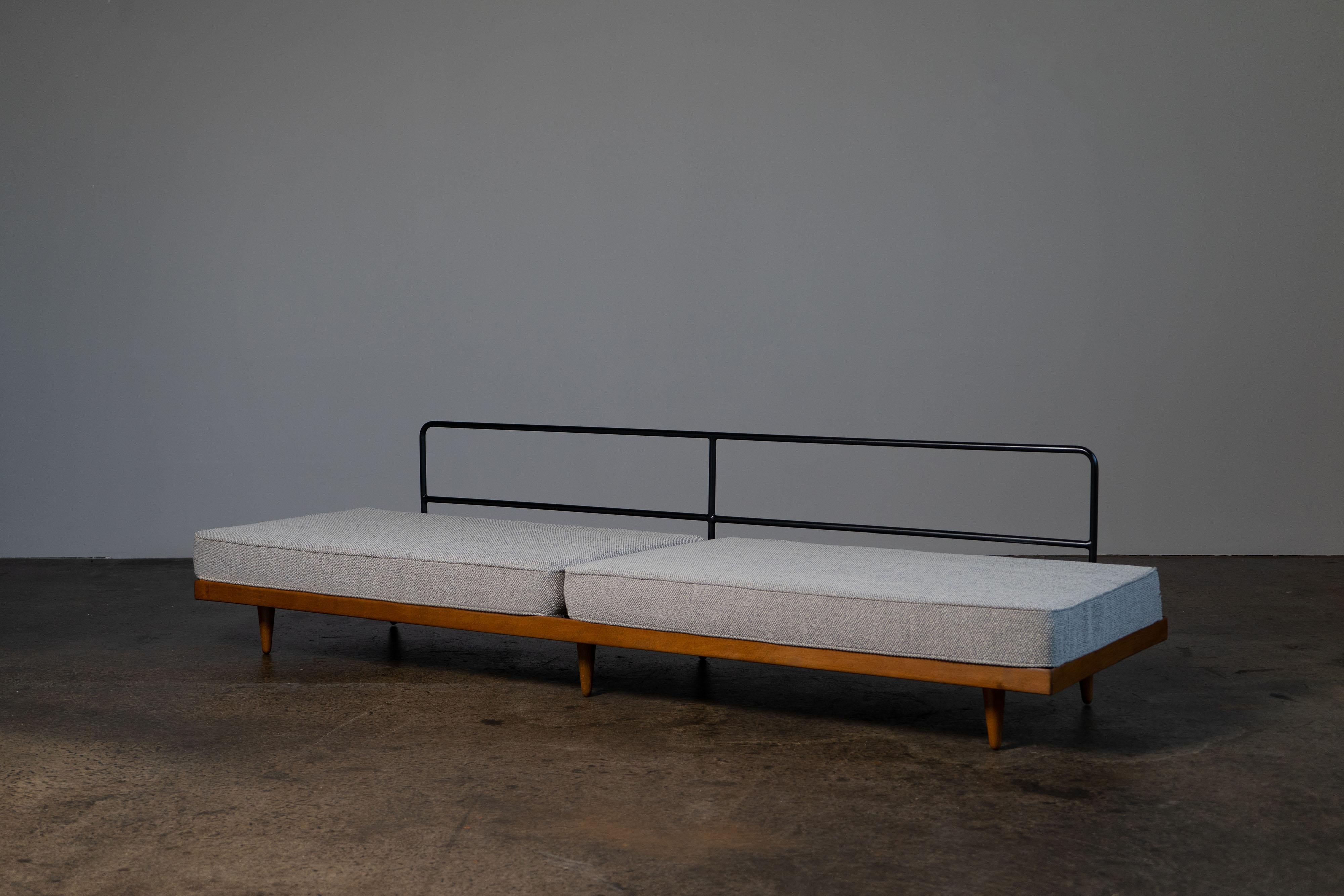 Large Mid-Century Modern Daybed from the 1950s with Bouclé Fabric 7