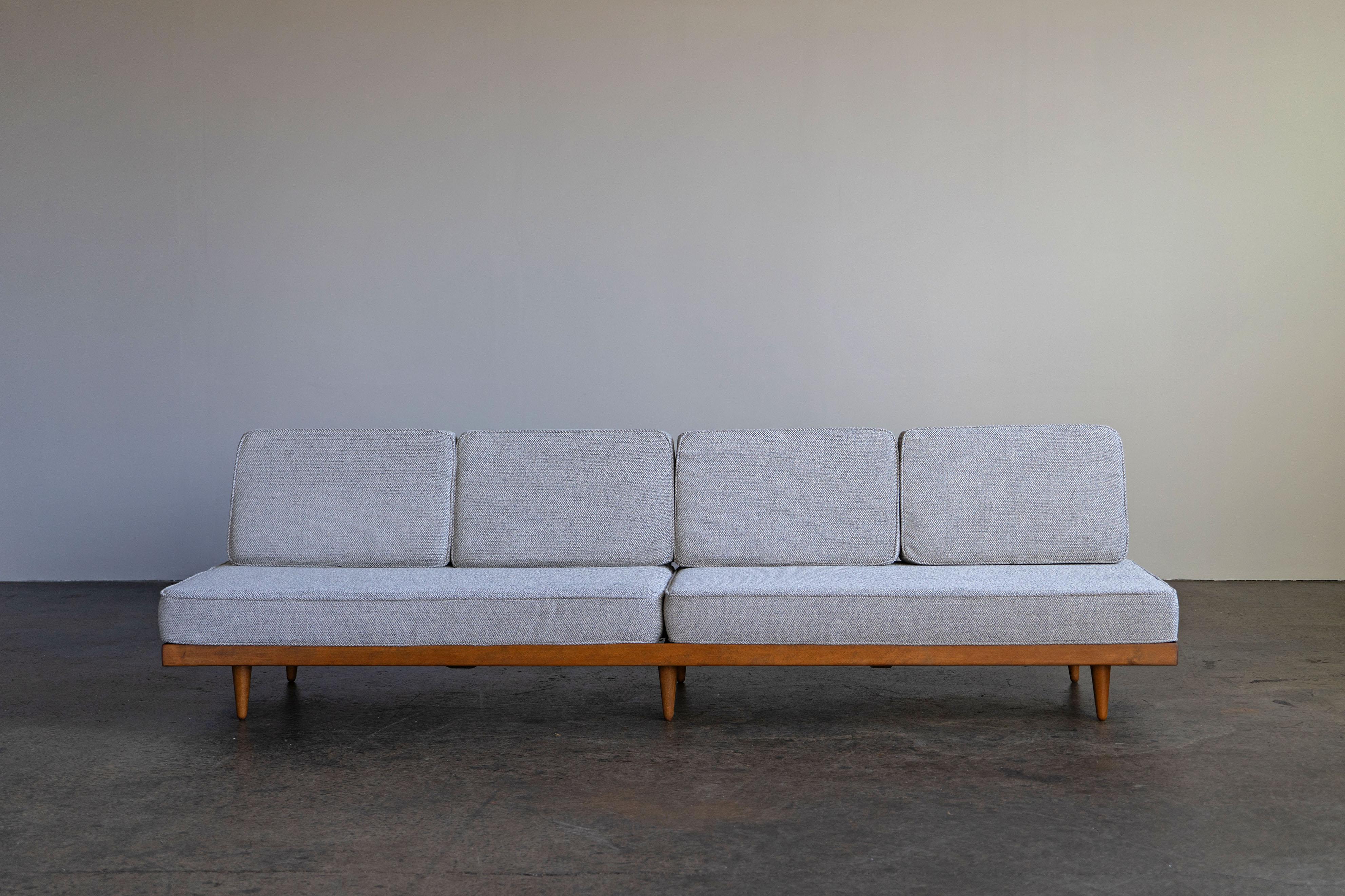 Large Mid-Century Modern Daybed from the 1950s with Bouclé Fabric 1