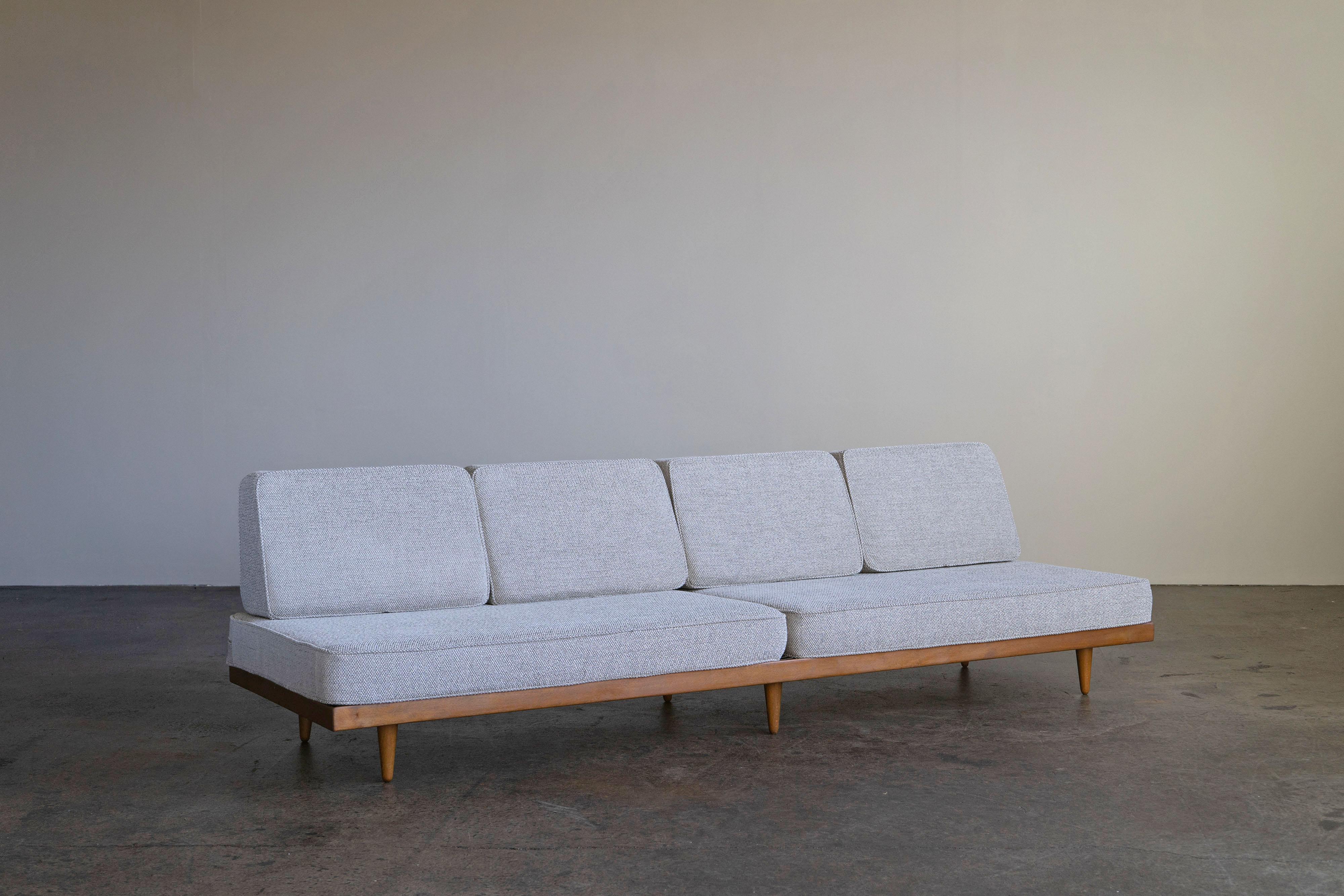 Large Mid-Century Modern Daybed from the 1950s with Bouclé Fabric 2