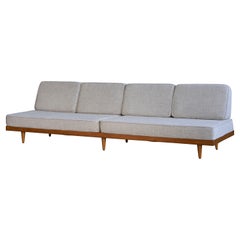 Large Mid-Century Modern Daybed from the 1950s with Bouclé Fabric Large Mid-Century Modern Daybed from the 1950s with Bouclé Fabric