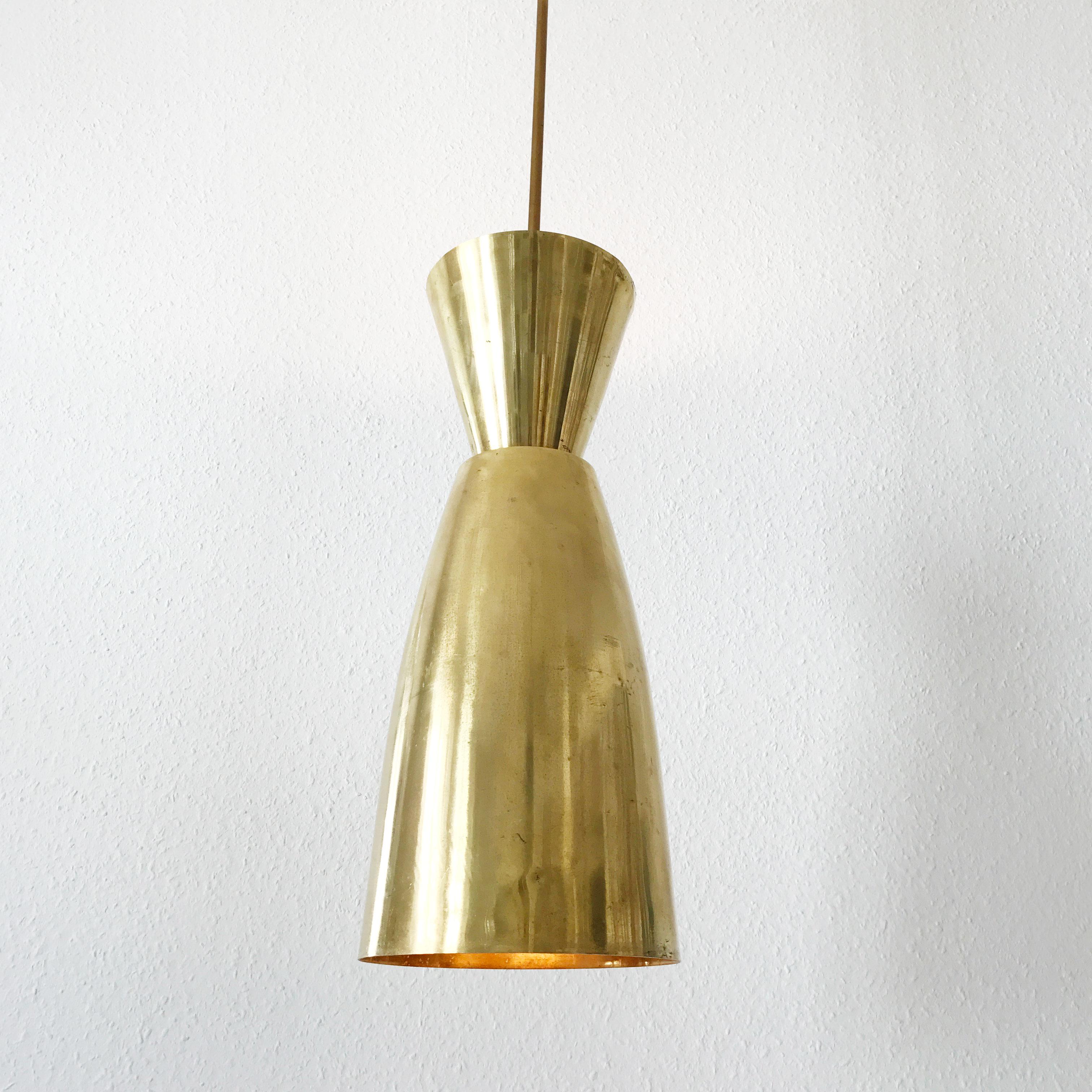 Gorgeous and exceptional Mid-Century Modern diabolo brass pendant lamp. Designed and manufactured in Germany, 1950s.

The lamp is executed in brass and has 1 x E27 (bottom) and 2 x E14 (top) Edison screw fit sockets. It is wired, and in working