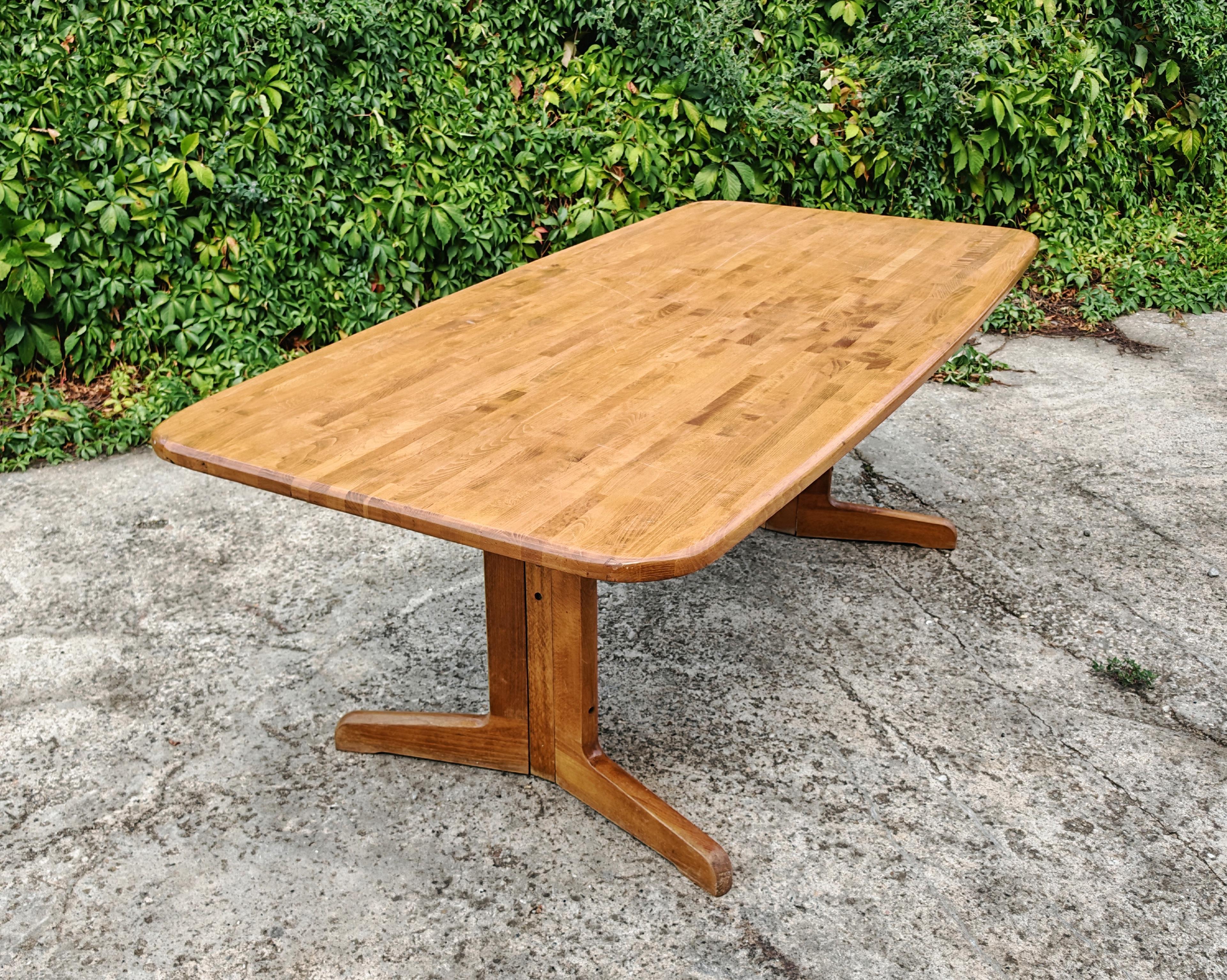 Slovène Grande table de salle à manger moderne du milieu du siècle en chêne massif, Yougoslavie, années 1970 en vente