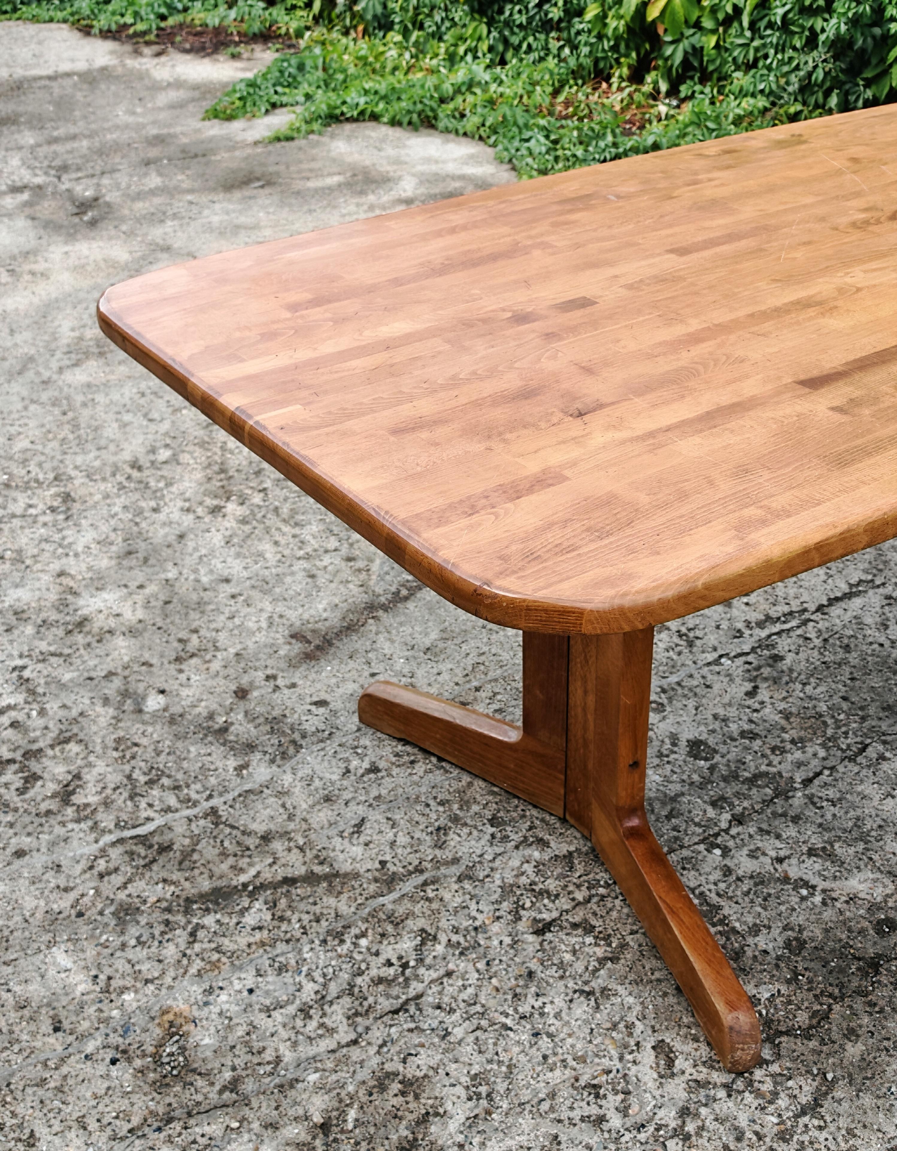 Chêne Grande table de salle à manger moderne du milieu du siècle en chêne massif, Yougoslavie, années 1970 en vente