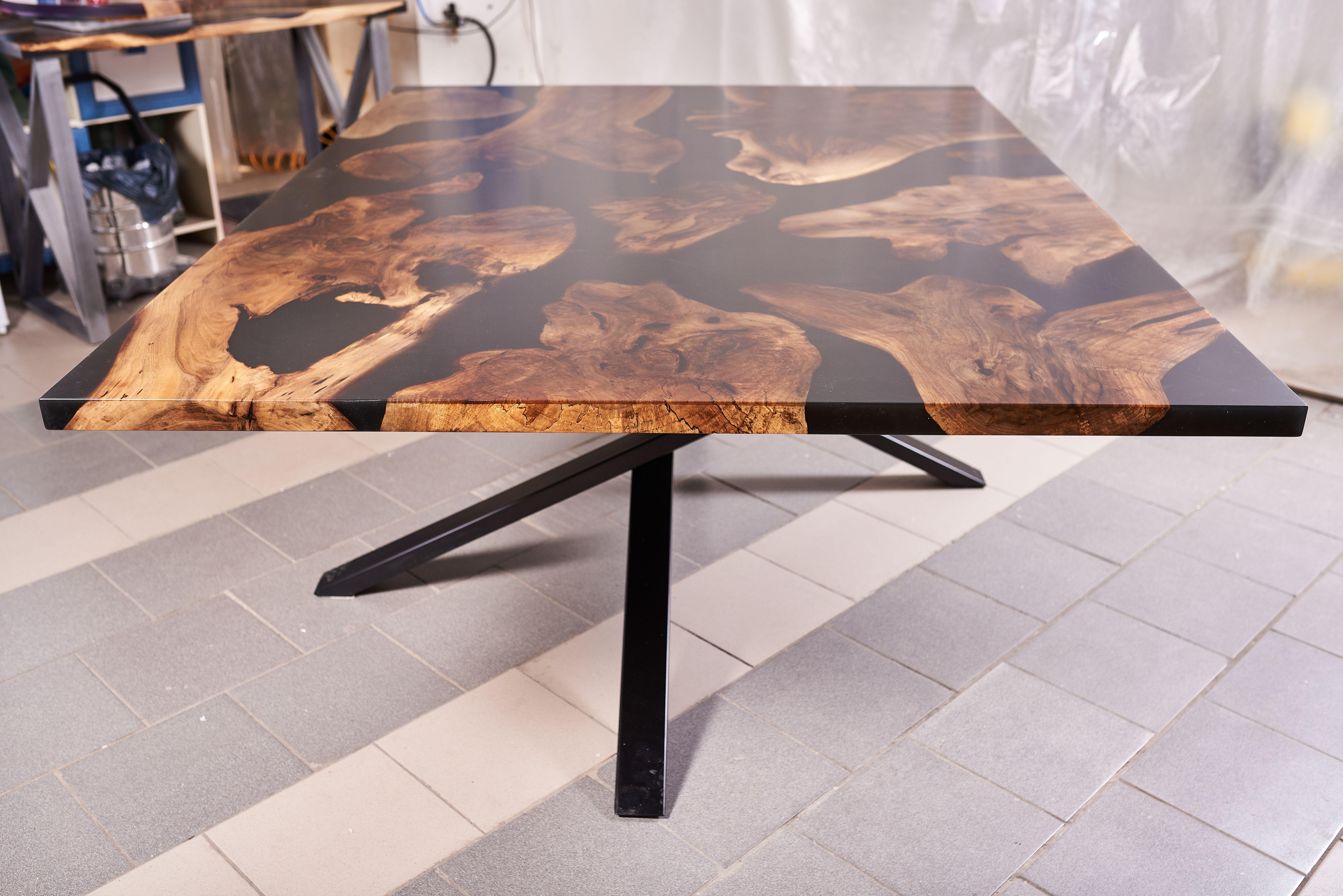 Arts and Crafts Grande table de salle à manger de style The Modernity Noyer Table de salle à manger en bois rustique en vente