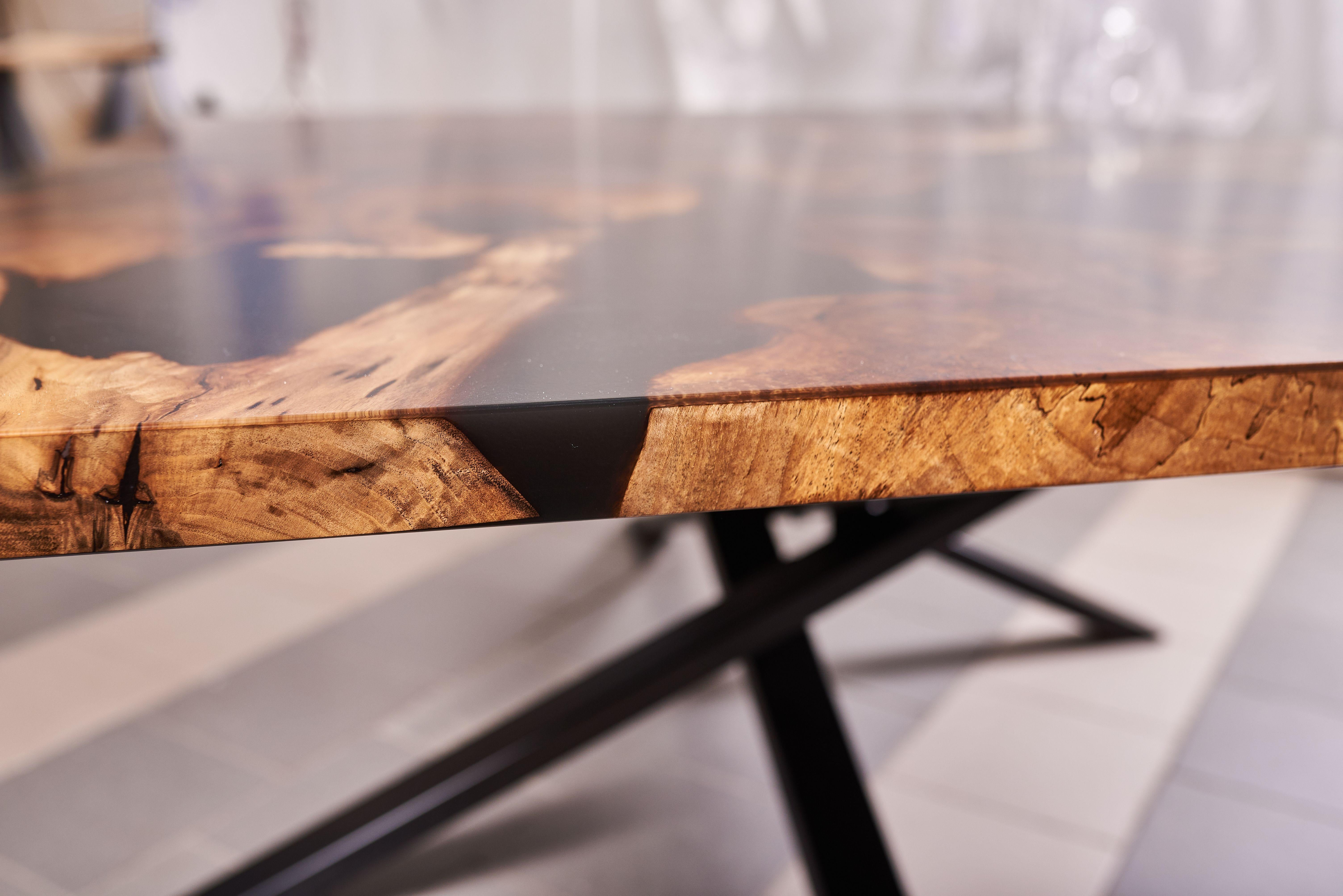 Brossé Grande table de salle à manger de style The Modernity Noyer Table de salle à manger en bois rustique en vente