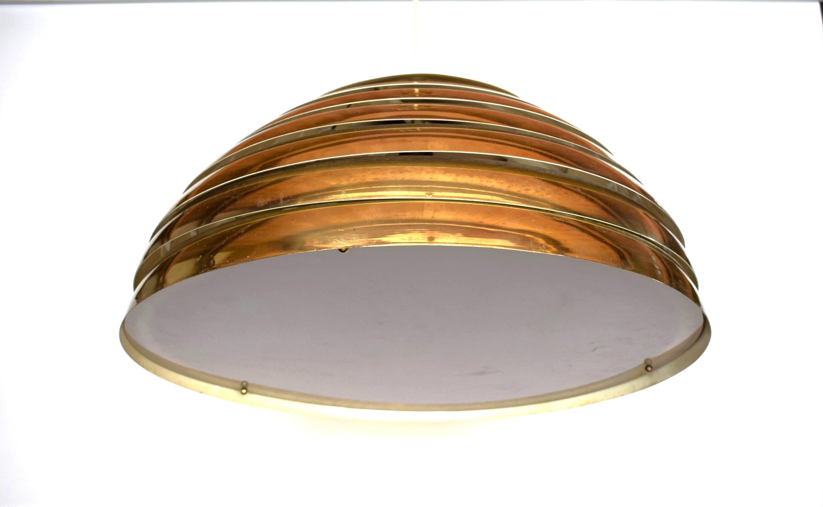Grande lampe dôme suspendue en laiton de style moderne du milieu du siècle par Vereinigte Werkstätten Co. Bon état - En vente à Purkersdorf, AT