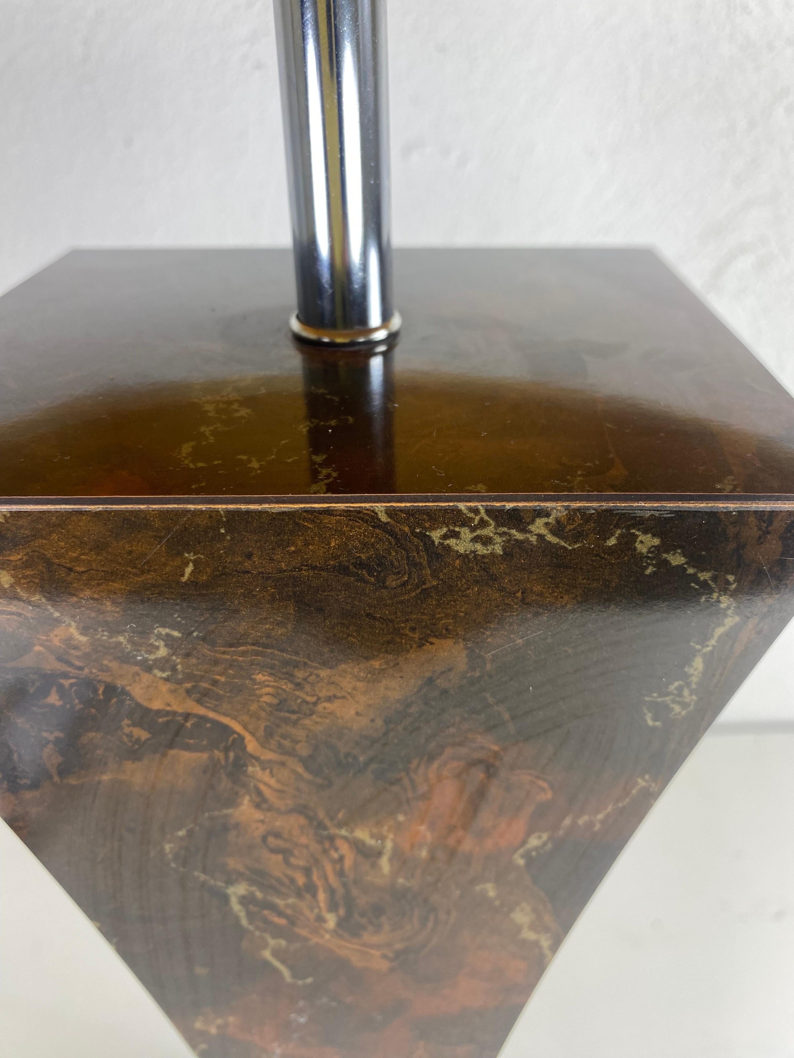 This is a large mid century faux marble table lamp. This table lamp has a beautiful black and brown faux marble to the surface and has an elegant hourglass shape. This lamp features is original linen  shade with a band of dark brown velvet at the