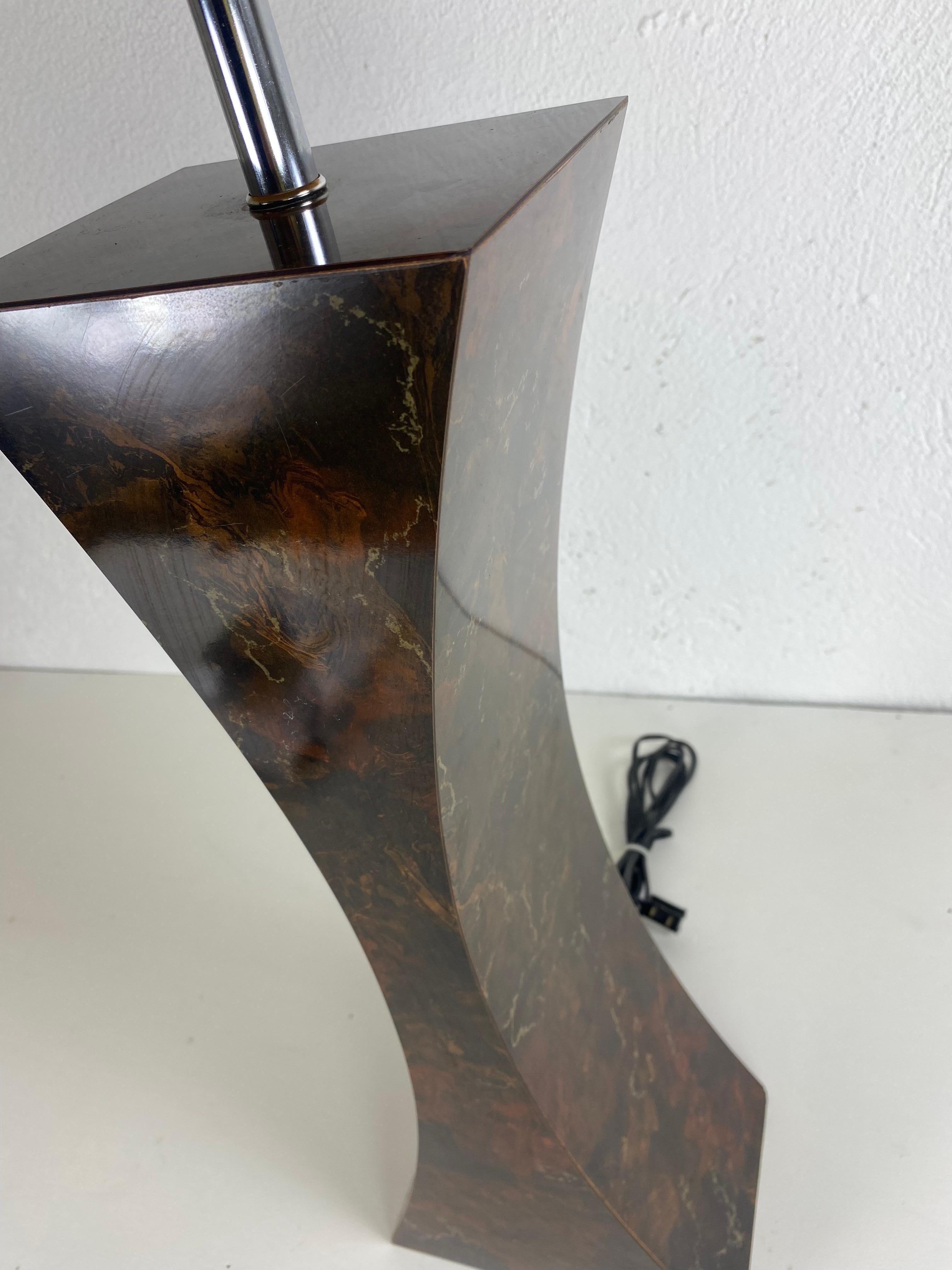 Large mid century modern faux marble table lamp. For Sale 1