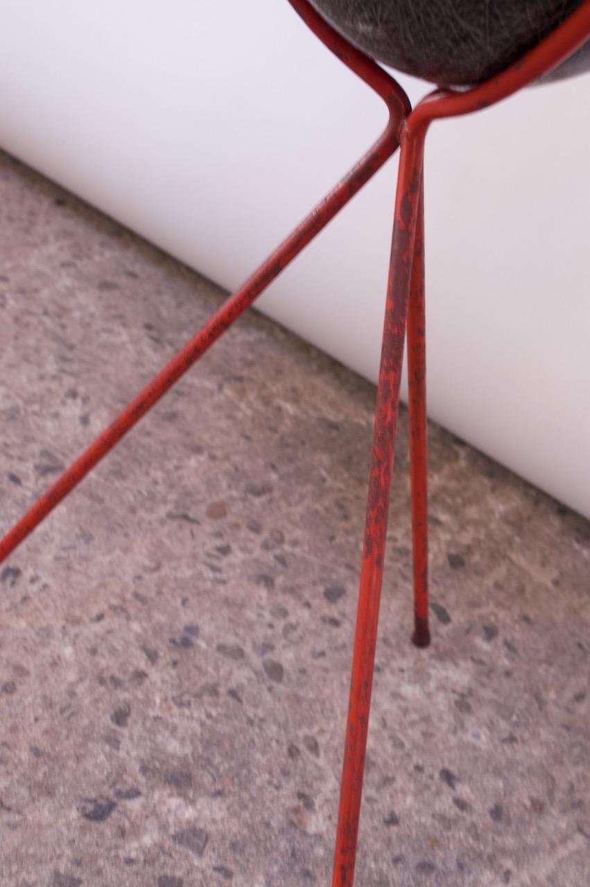 Large Mid-Century Modern Fiberglass and Painted Iron Tripod Planter by Kimball 4