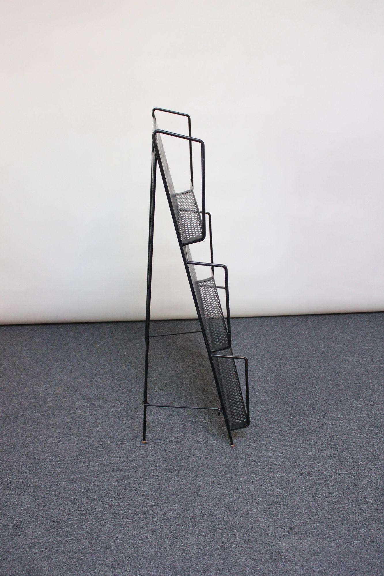 Large Mid-Century Modern Free-Standing Collapsable Metal Magazine Rack For Sale 6