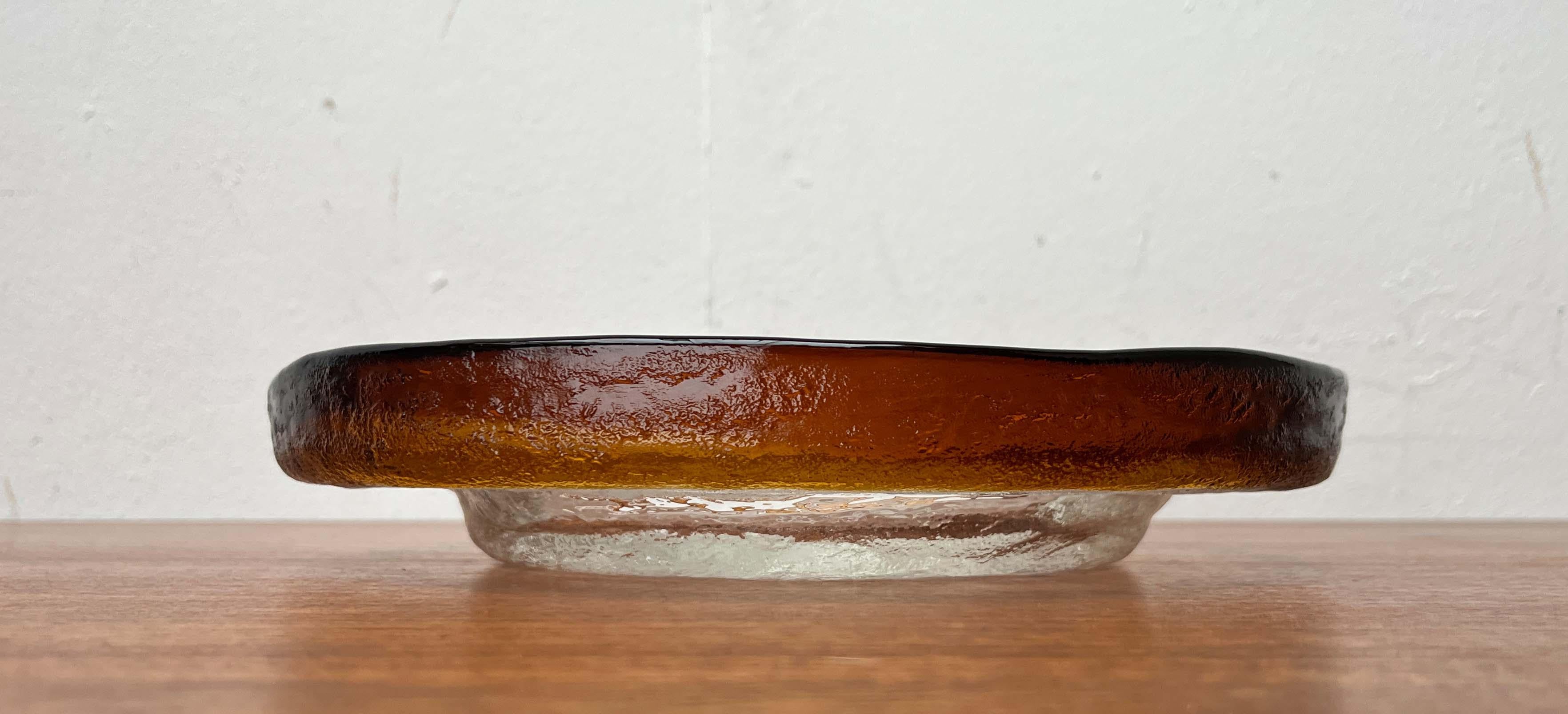 Große moderne Glasschale aus der Mitte des Jahrhunderts von Pertti Santalahti für Humppila, Finnland (20. Jahrhundert) im Angebot