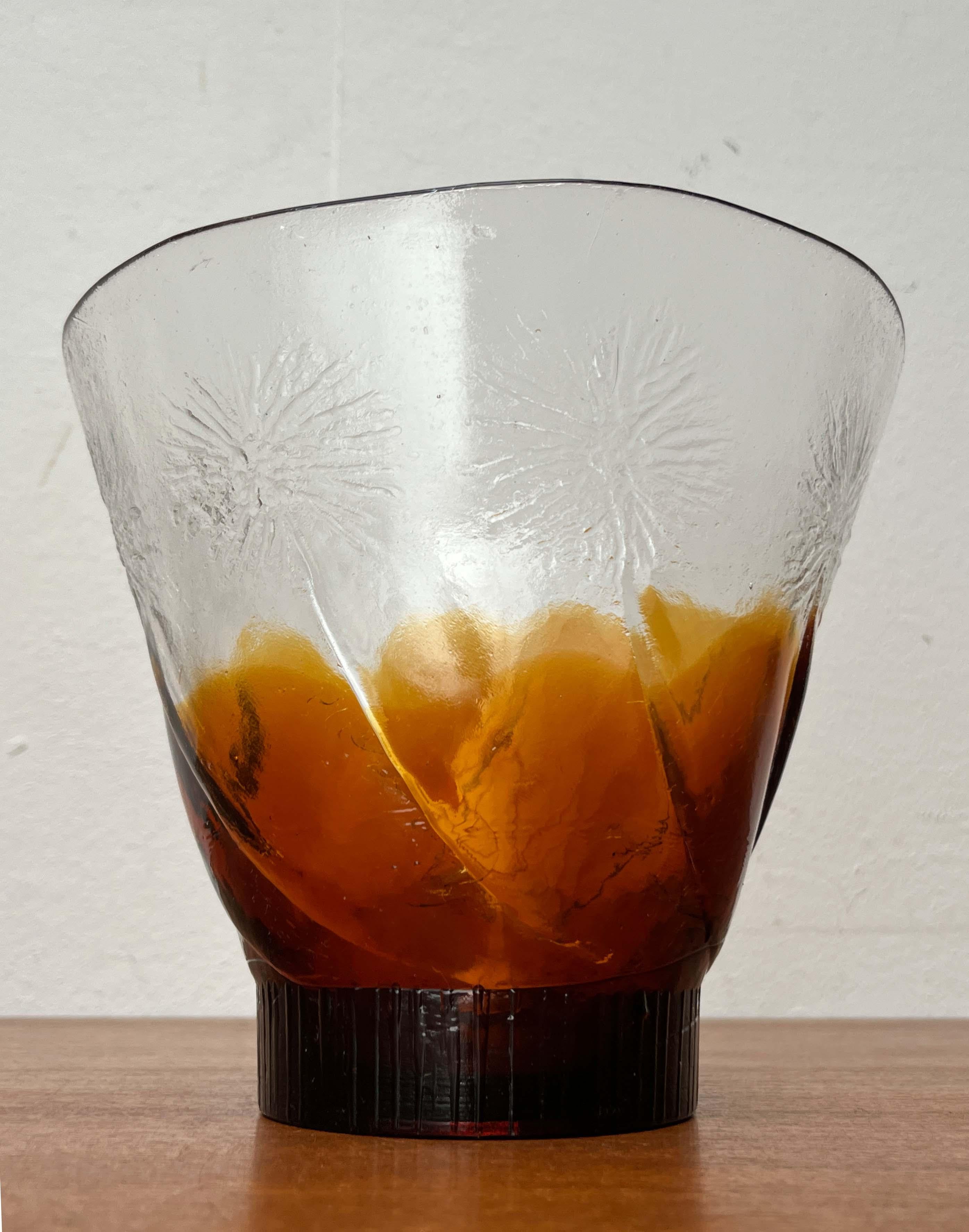 Gran cuenco de cristal moderno de mediados de siglo con diseño floral de Humppila, Finlandia en venta 5