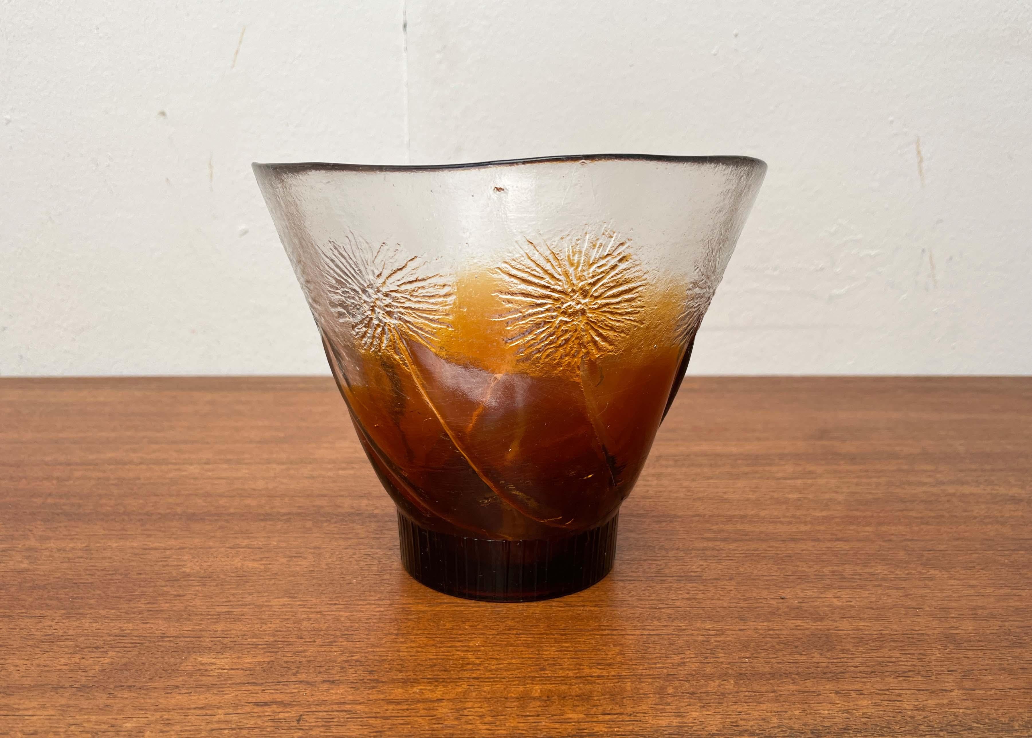 Gran cuenco de cristal moderno de mediados de siglo con diseño floral de Humppila, Finlandia Moderno de mediados de siglo en venta