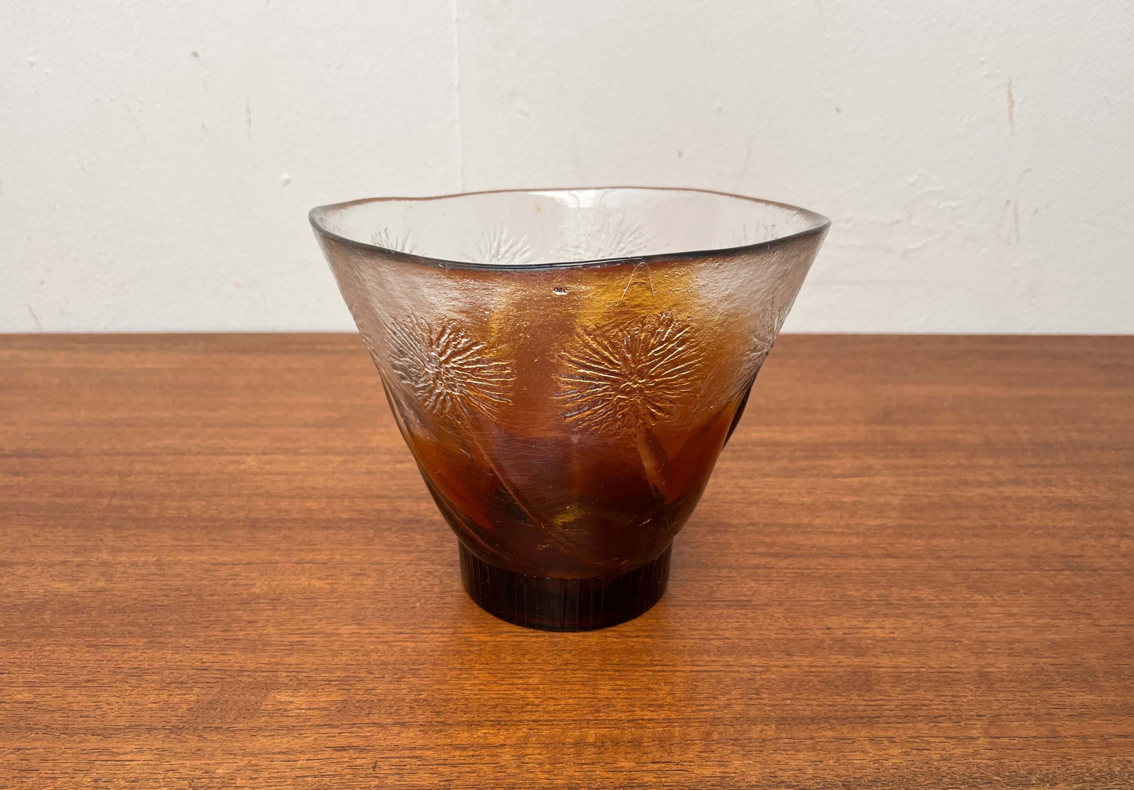 Gran cuenco de cristal moderno de mediados de siglo con diseño floral de Humppila, Finlandia Finlandés en venta