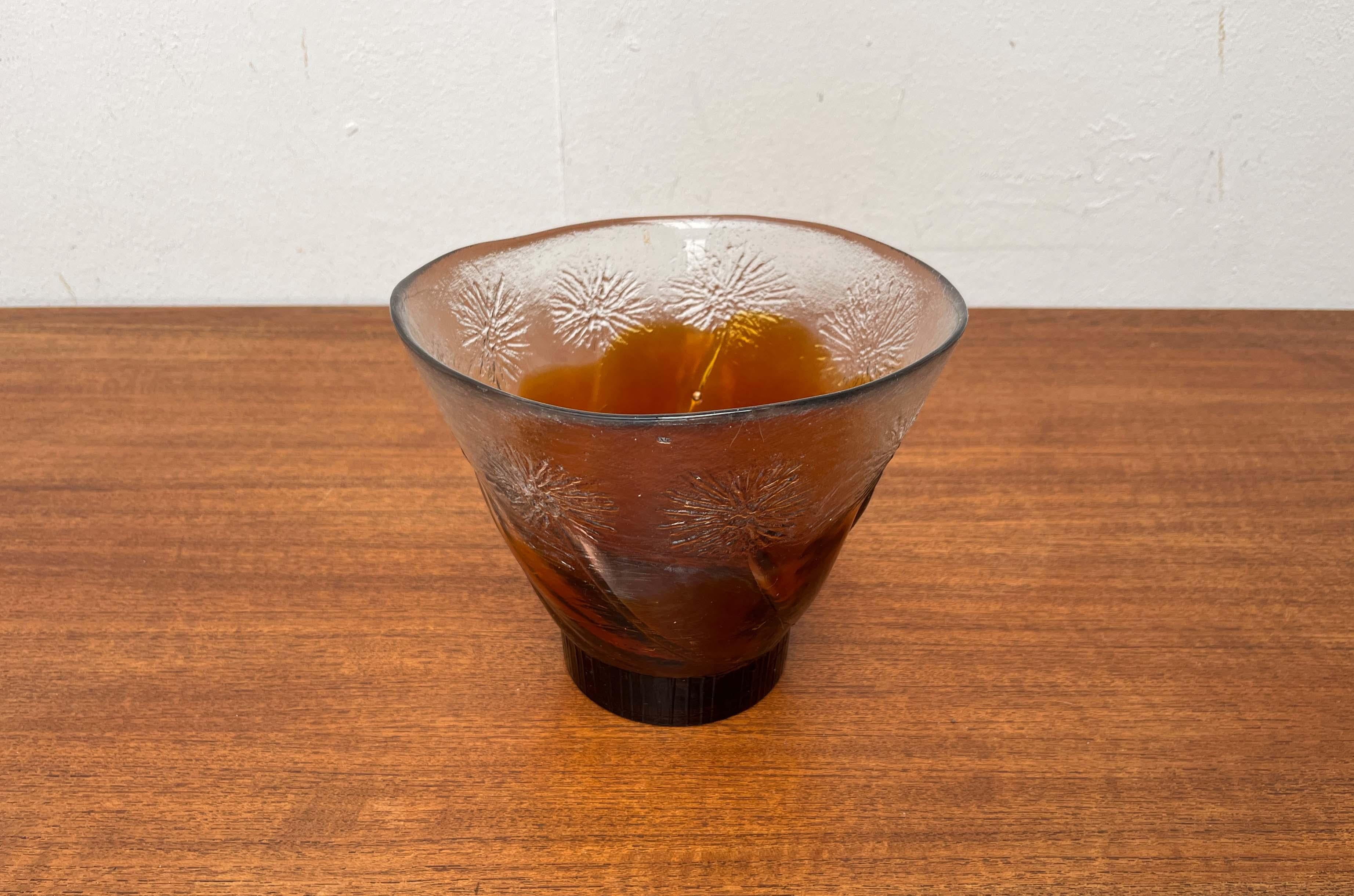 Gran cuenco de cristal moderno de mediados de siglo con diseño floral de Humppila, Finlandia en Bueno estado para la venta en Hamburg, DE